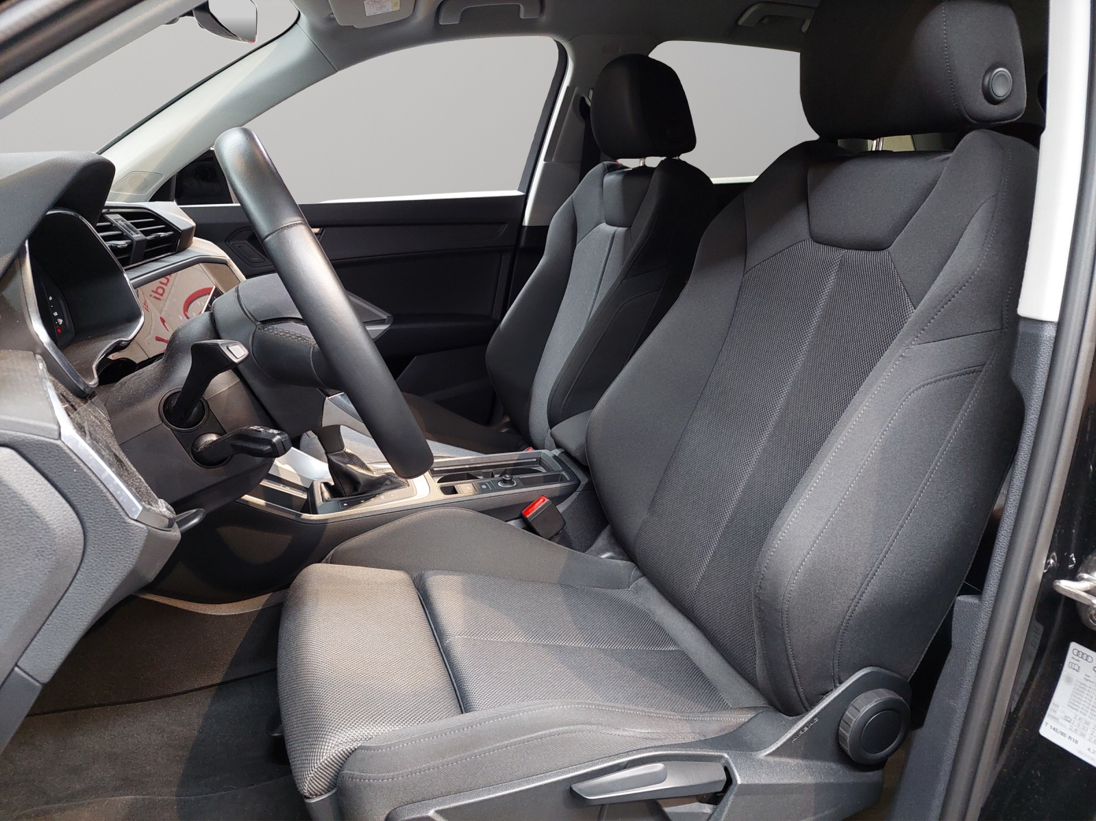 AUDI Q3 35 TDI S line quattro S-tronic-image-5