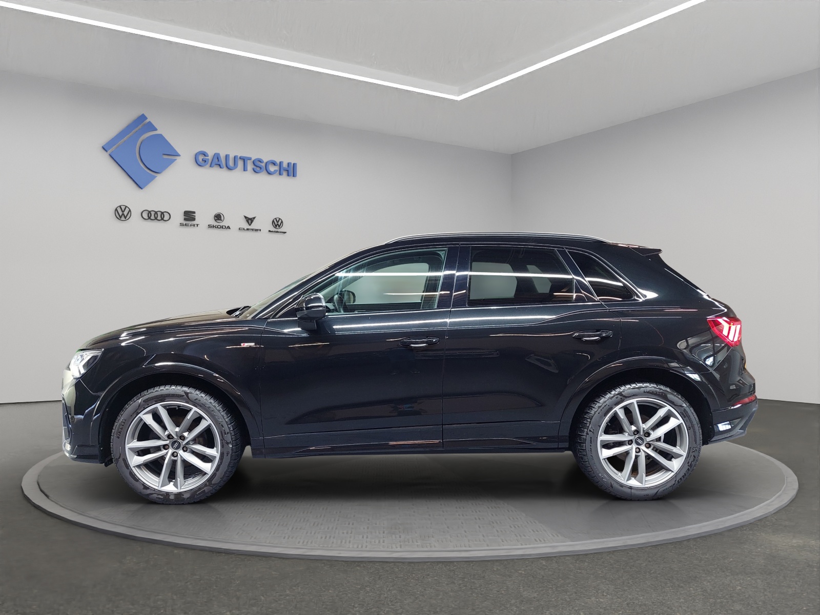 AUDI Q3 35 TDI S line quattro S-tronic-image-1