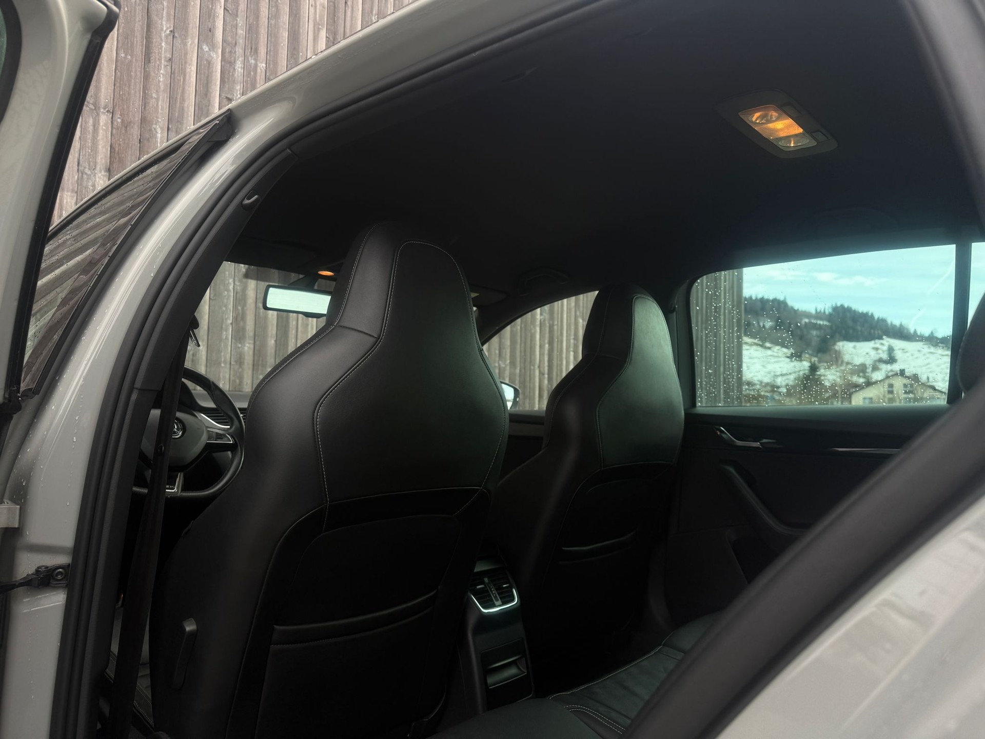 SKODA Octavia Combi 2.0 TDI RS 4x4 DSG-image-12