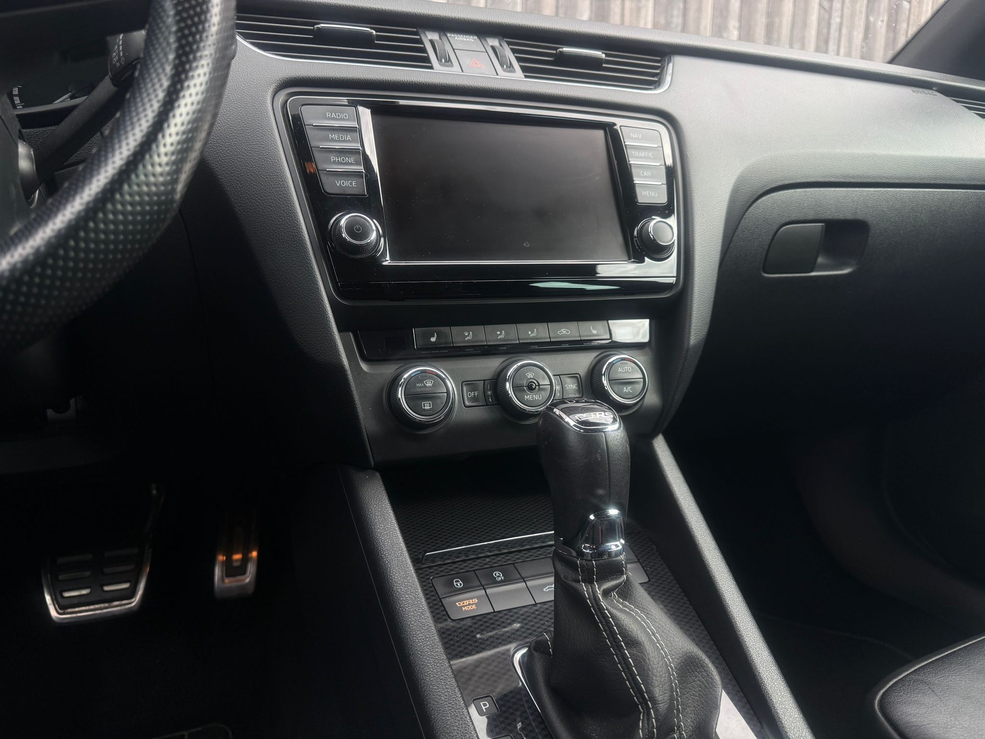 SKODA Octavia Combi 2.0 TDI RS 4x4 DSG-image-6