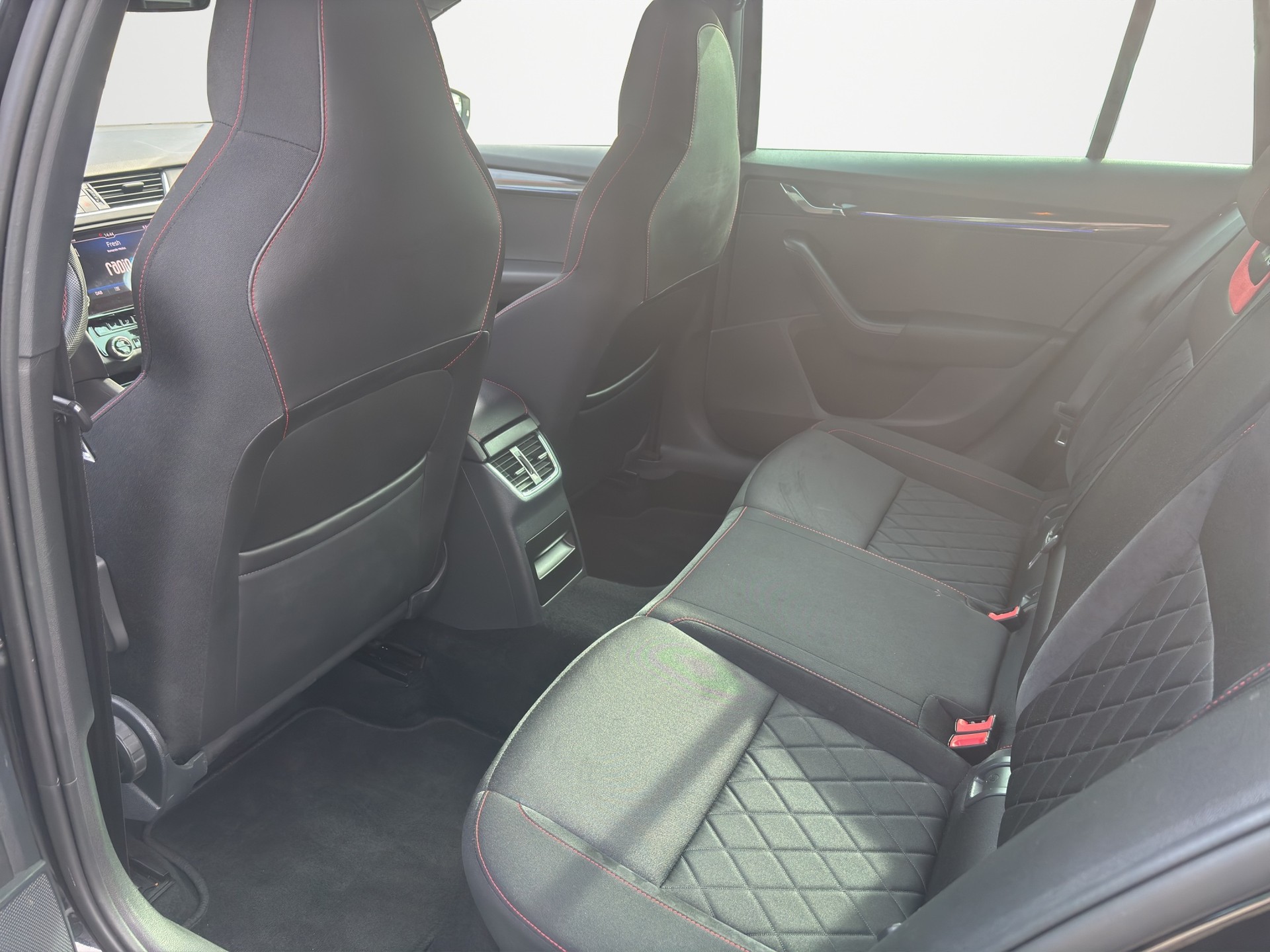 SKODA Octavia Combi 2.0 TSI RS DSG-image-10