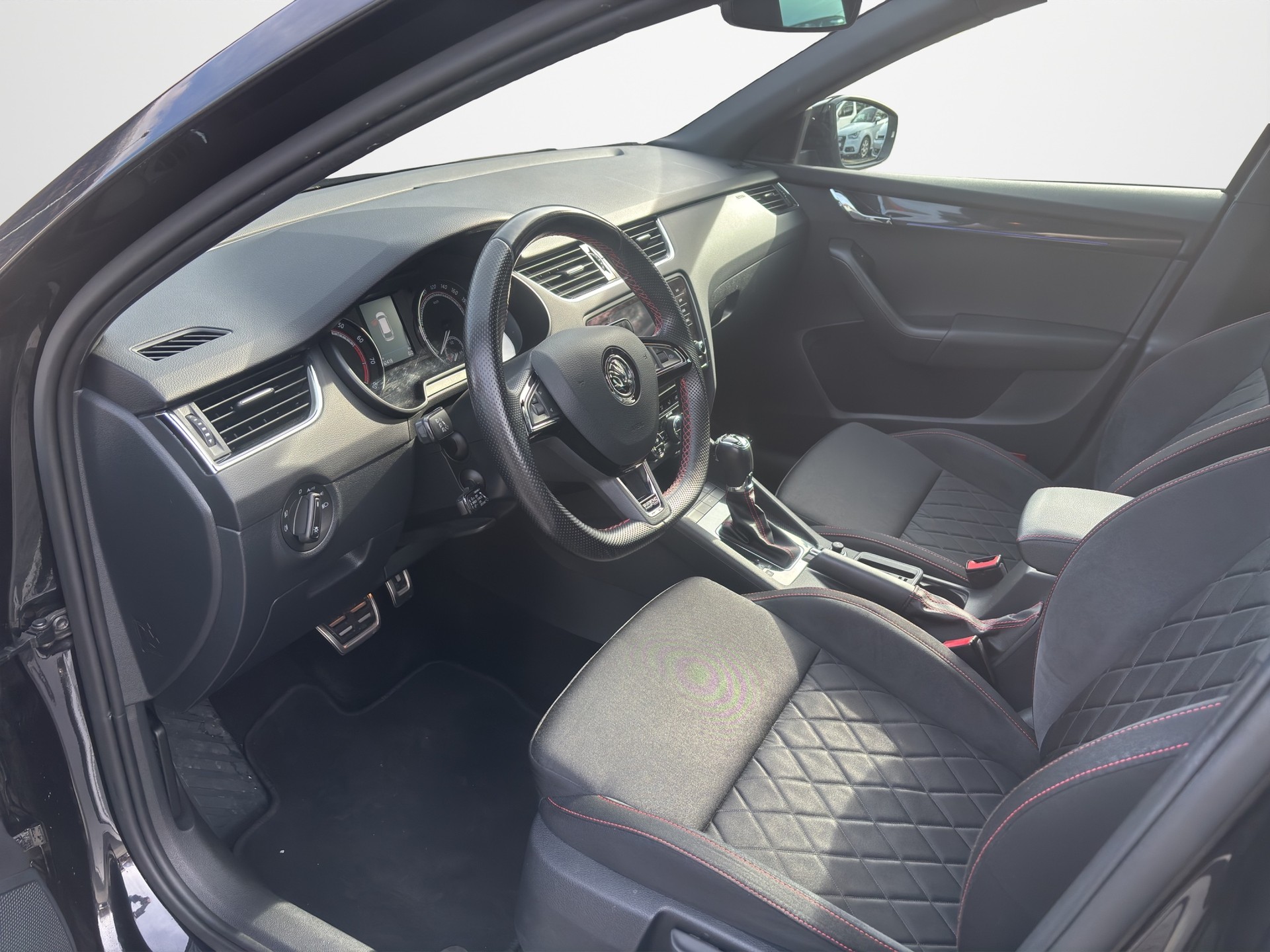 SKODA Octavia Combi 2.0 TSI RS DSG-image-8