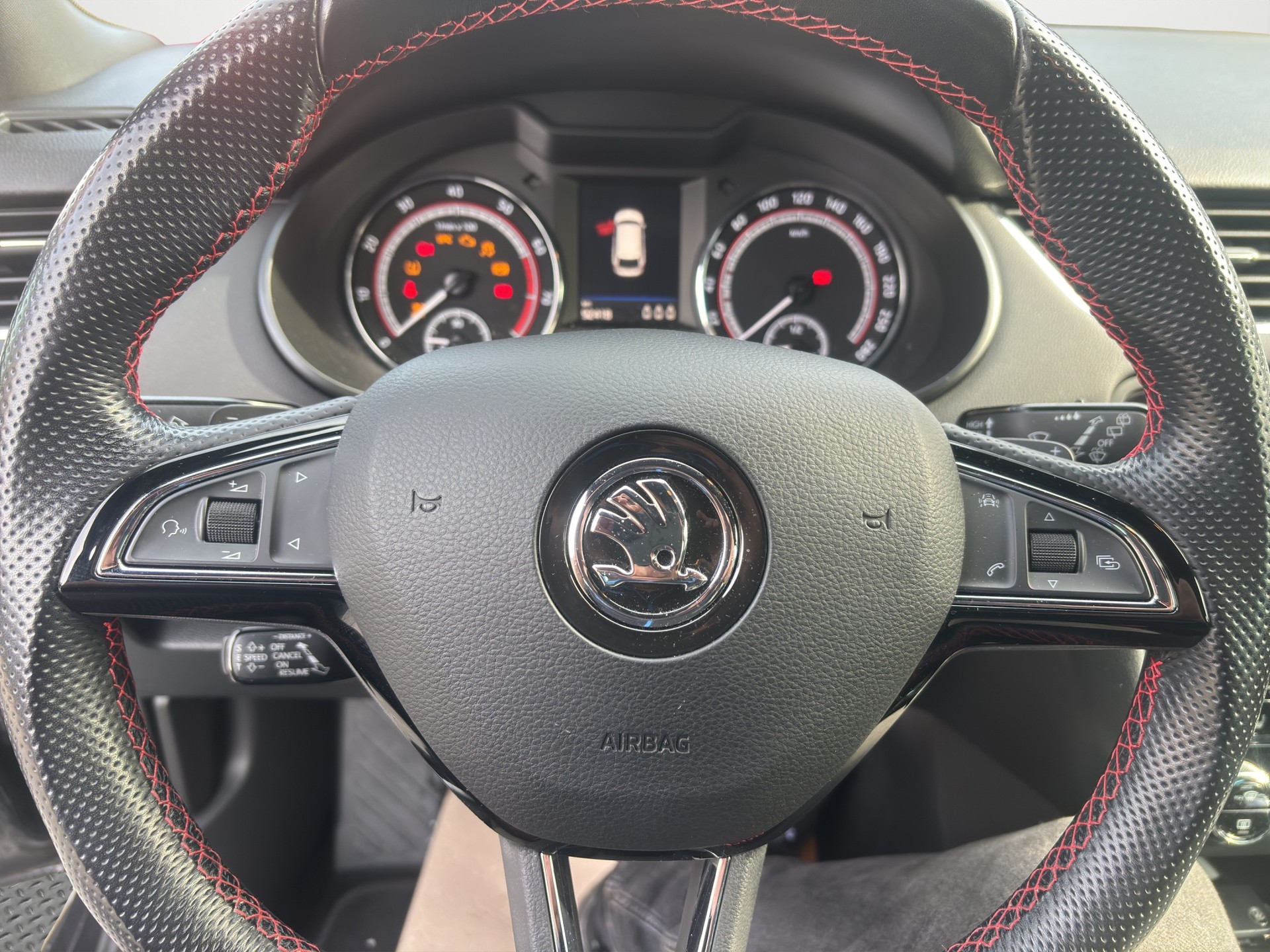 SKODA Octavia Combi 2.0 TSI RS DSG-image-9