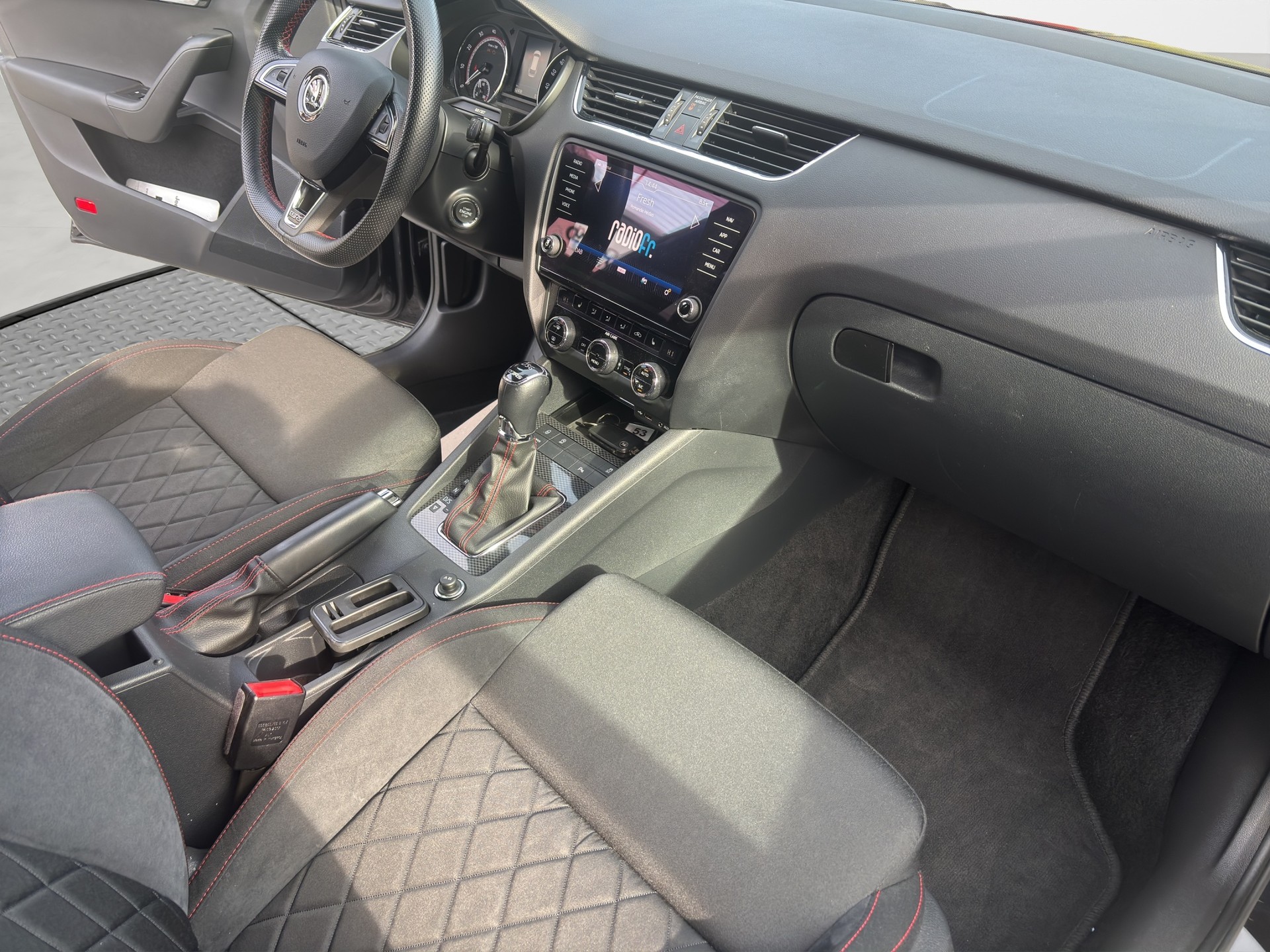 SKODA Octavia Combi 2.0 TSI RS DSG-image-13