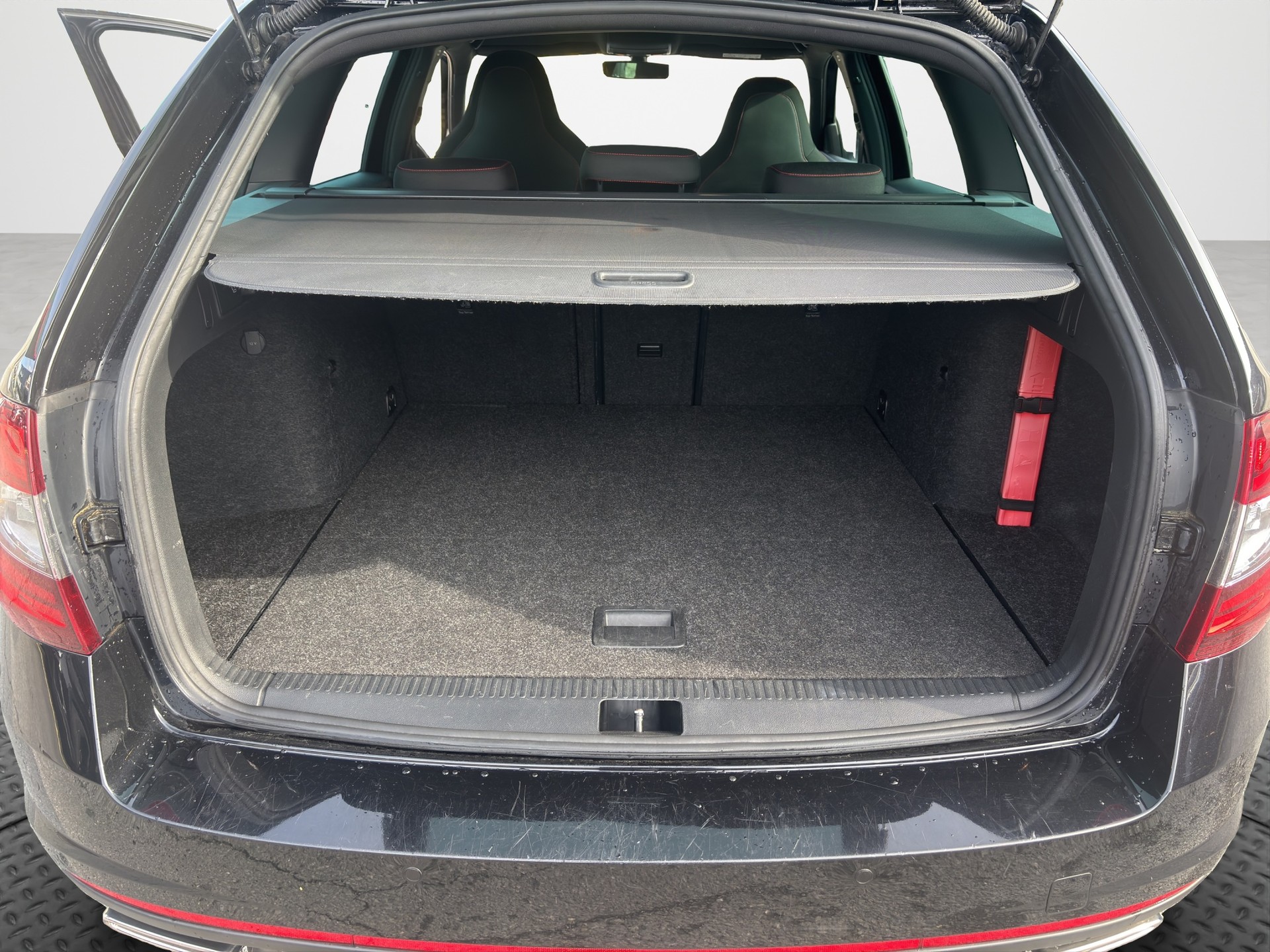 SKODA Octavia Combi 2.0 TSI RS DSG-image-14