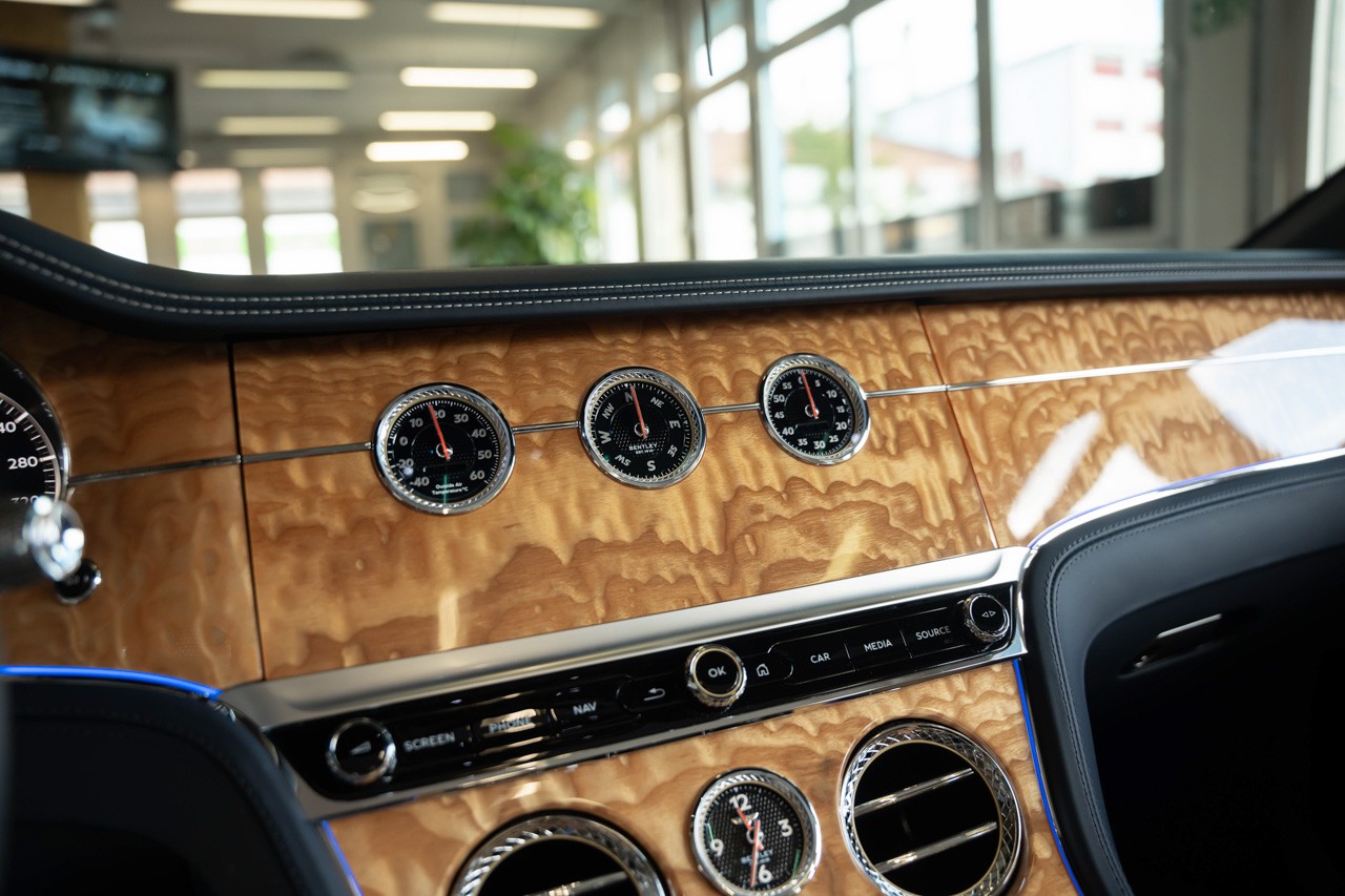 BENTLEY Continental GTC 6.0 W12-image-24