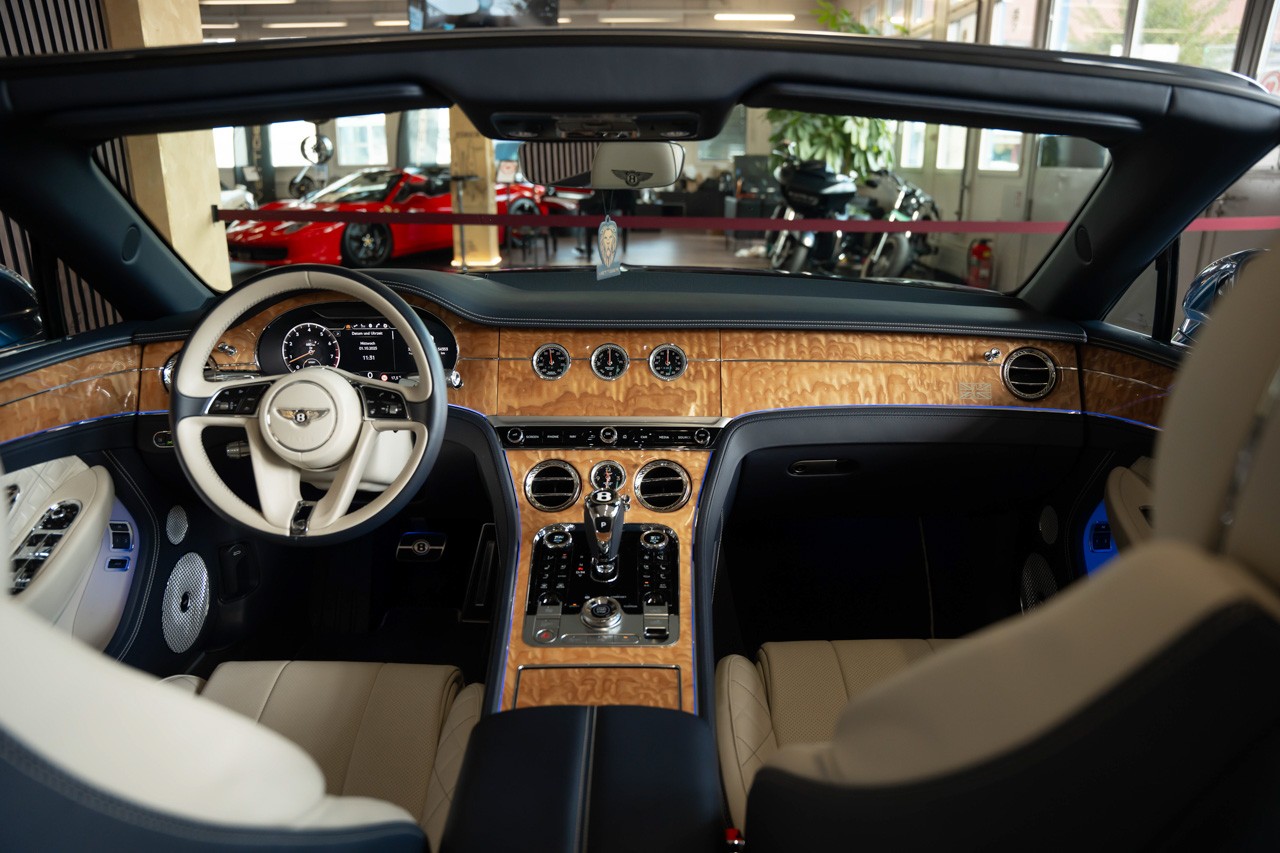 BENTLEY Continental GTC 6.0 W12-image-12