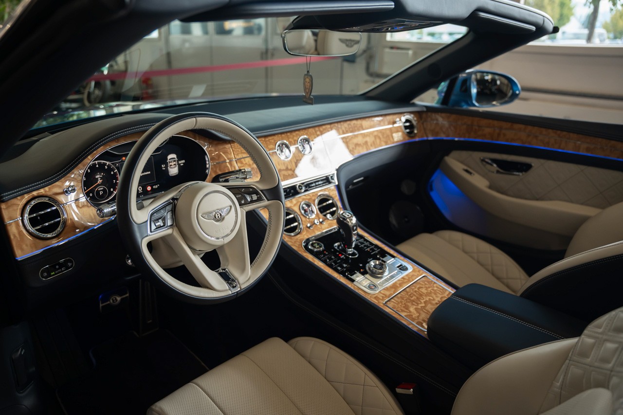BENTLEY Continental GTC 6.0 W12-image-13