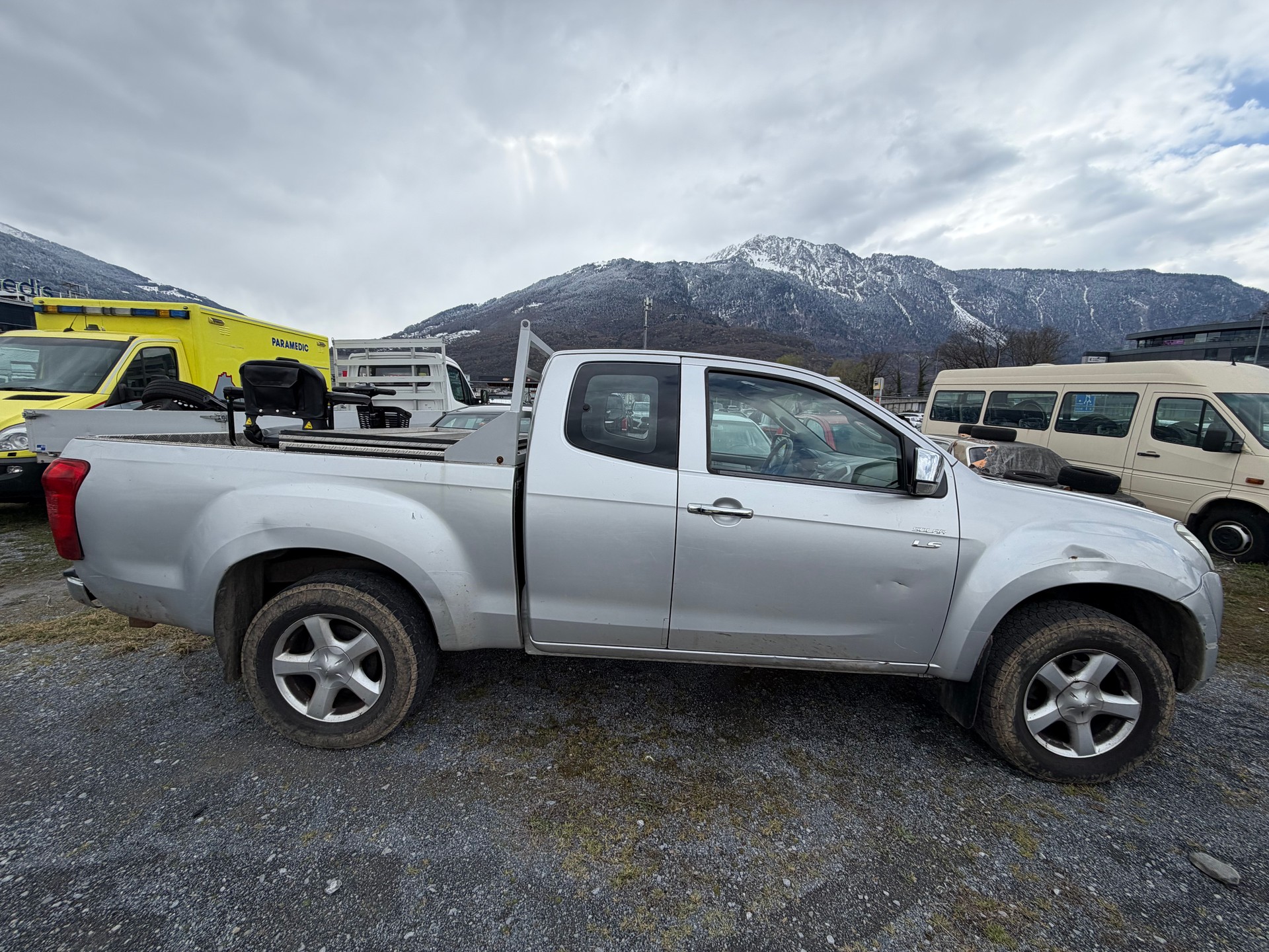 ISUZU D-MAX 2.5 SpaceCab Solar 4x4 A-image-1