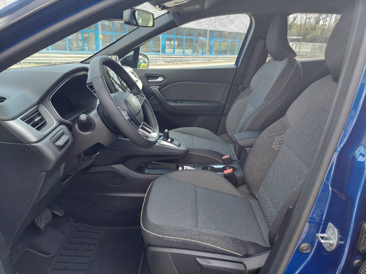 RENAULT Captur 1.8 E-Tech techno 160-image-5