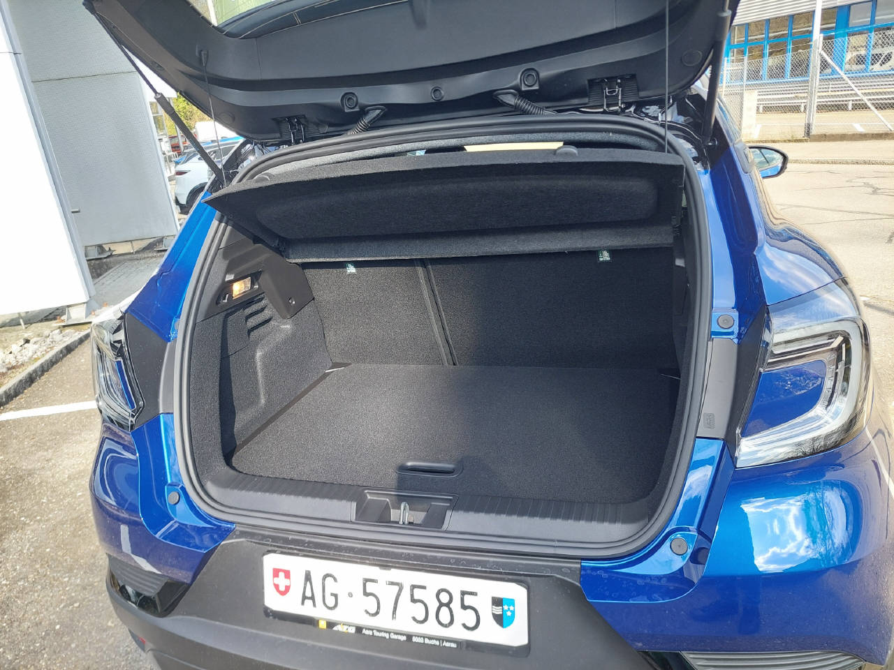 RENAULT Captur 1.8 E-Tech techno 160-image-7
