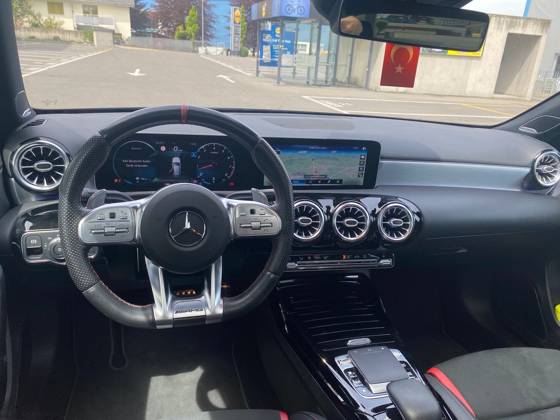 MERCEDES-BENZ A 35 AMG 4Matic Speedshift-image-4