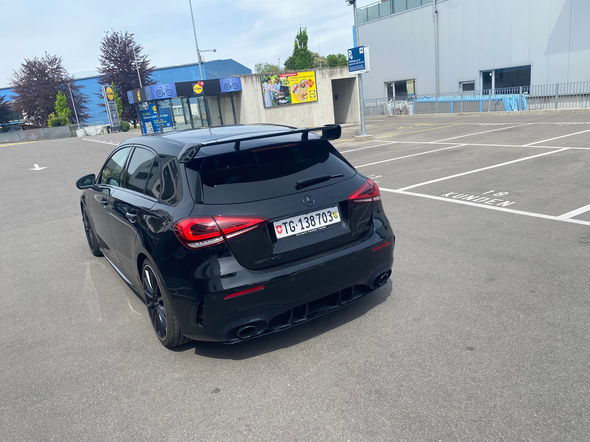 MERCEDES-BENZ A 35 AMG 4Matic Speedshift-image-3