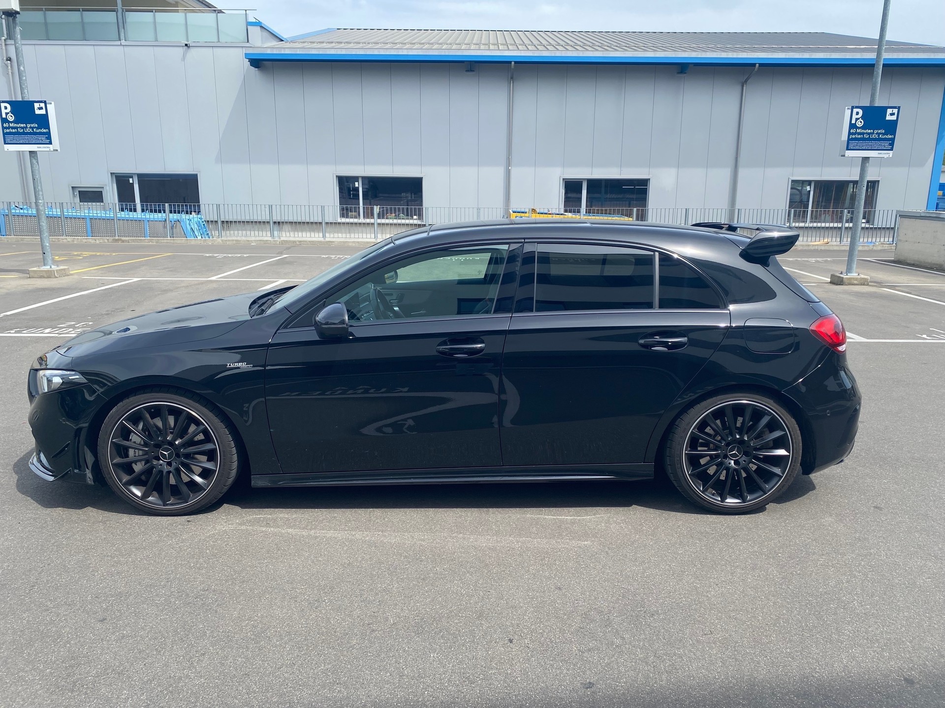 MERCEDES-BENZ A 35 AMG 4Matic Speedshift-image-1
