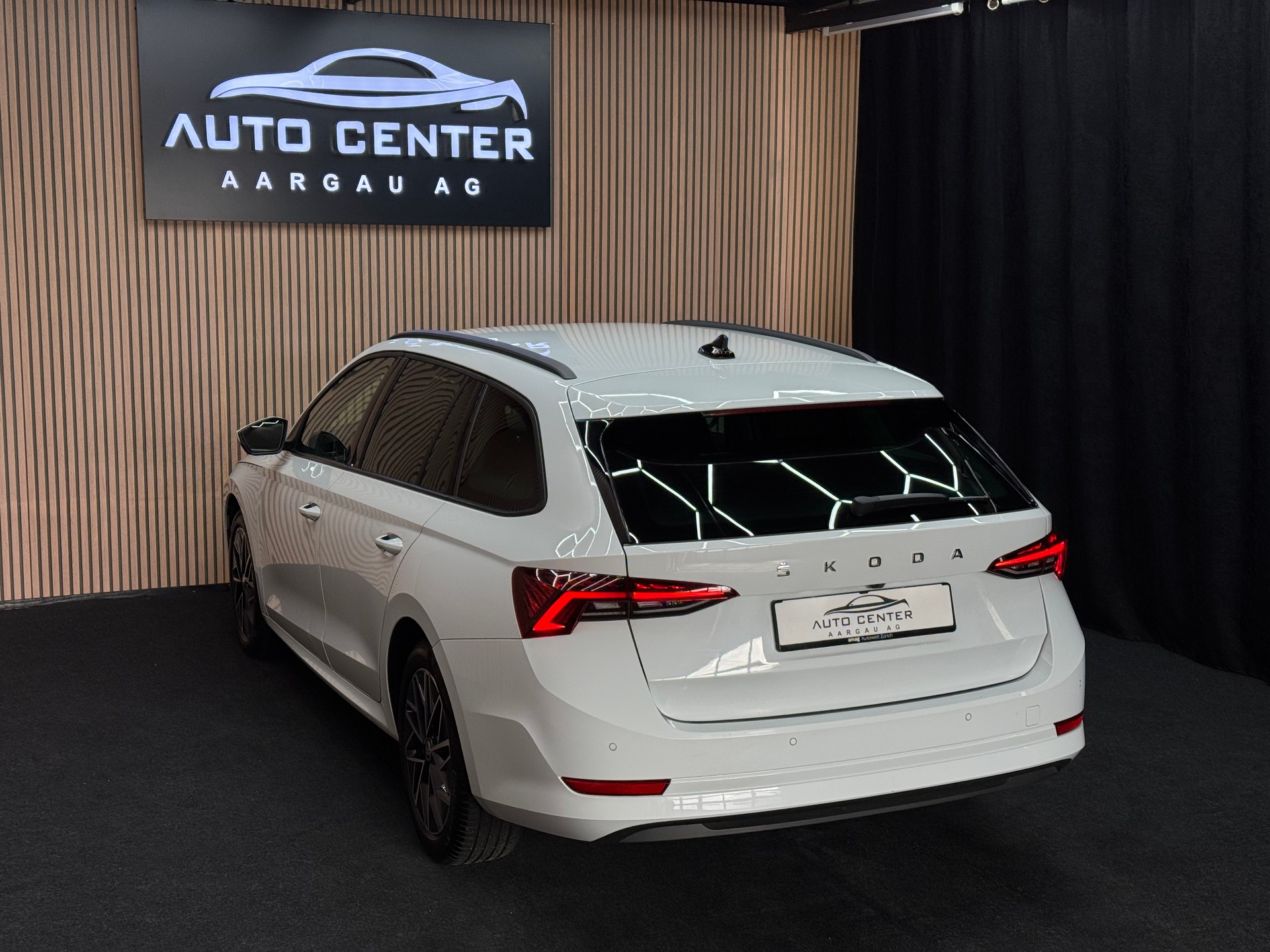 SKODA Octavia Combi 2.0 TDI 150 Ambition DSG | 1 Jahr Garantie | CH-Fahrzeug | *ab CHF 179.-/ Monat*-image-3