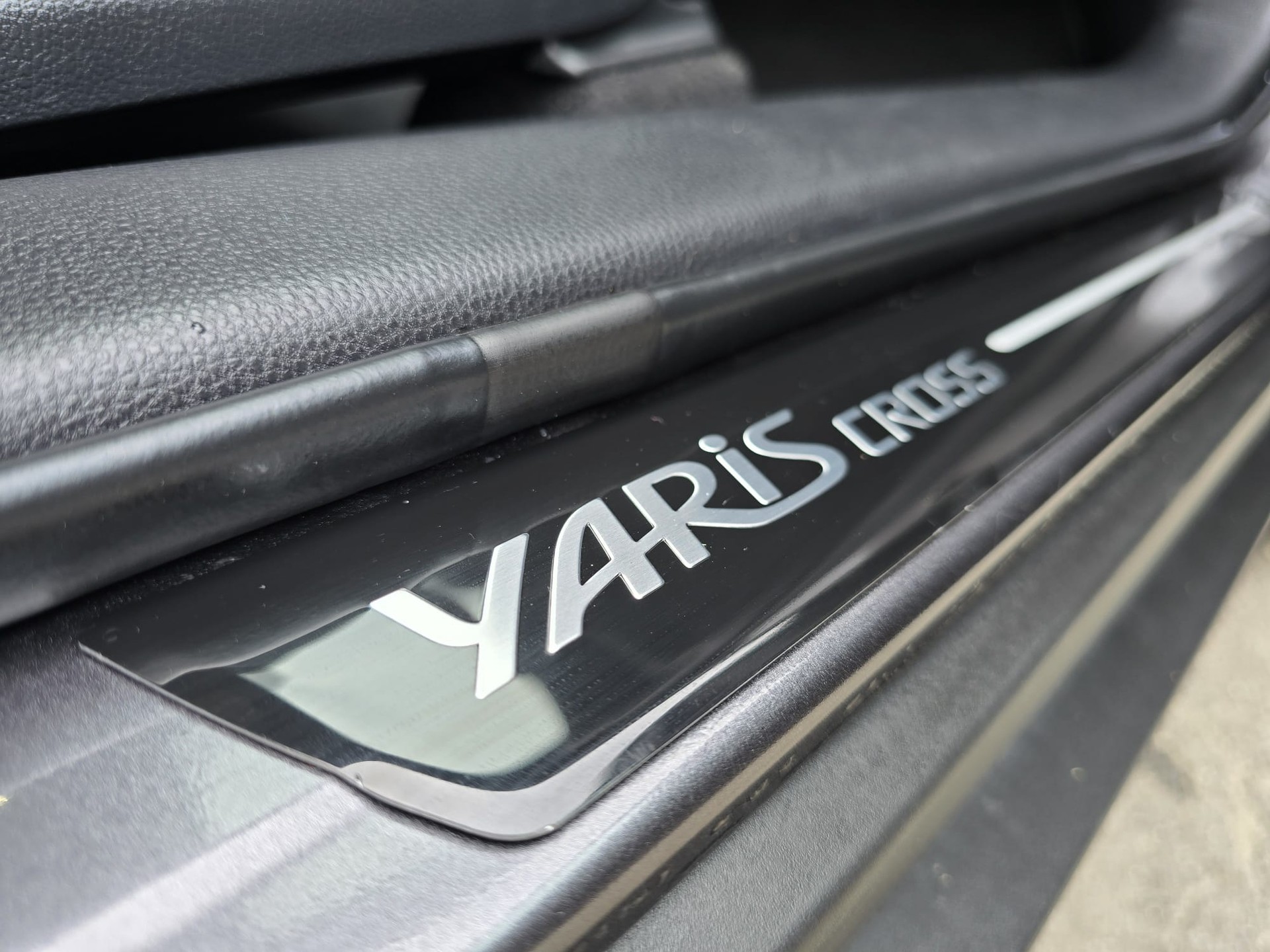 TOYOTA Yaris Cross 1.5 Premium Sondermodell Olympia-image-21