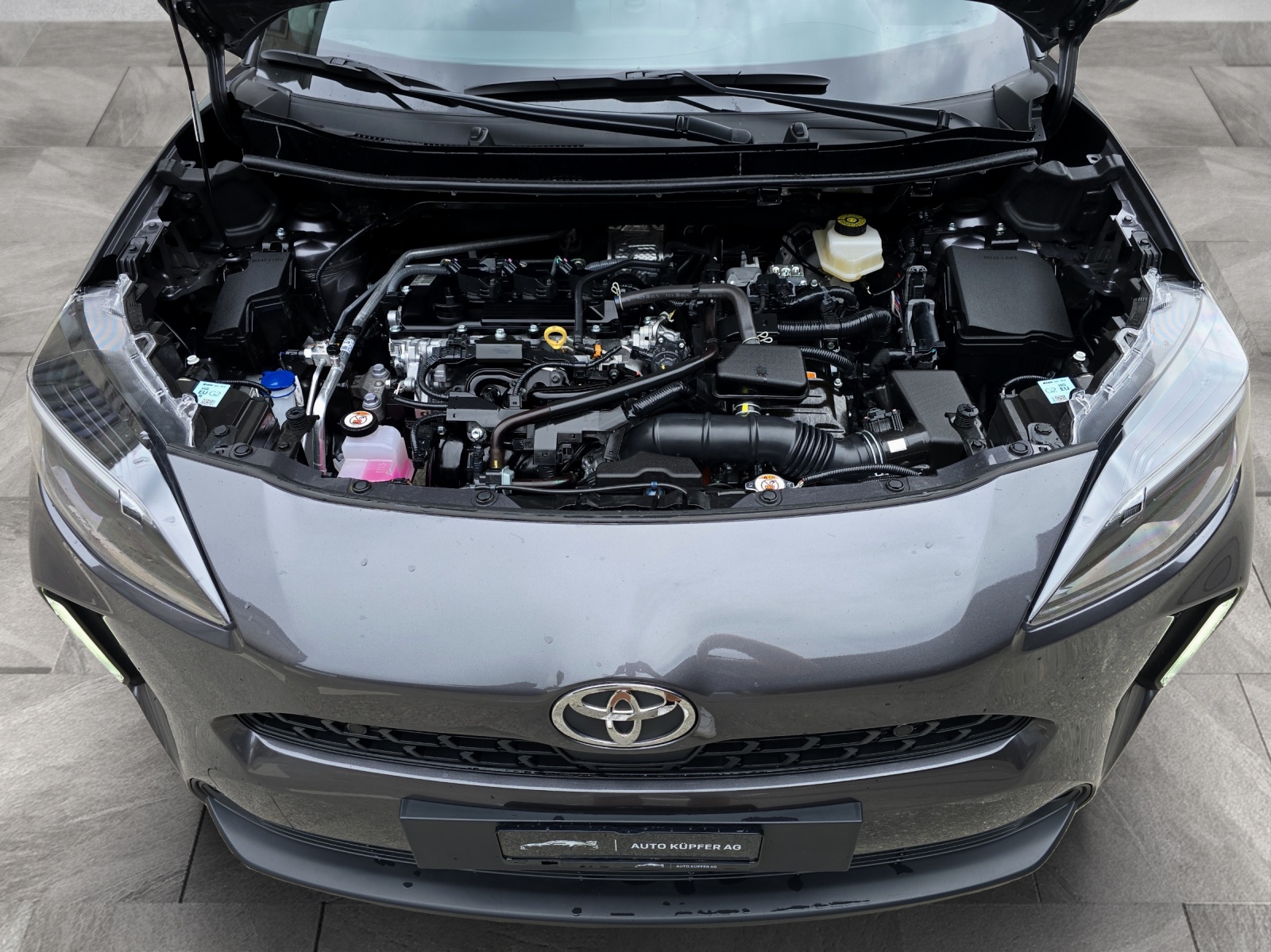 TOYOTA Yaris Cross 1.5 Premium Sondermodell Olympia-image-31