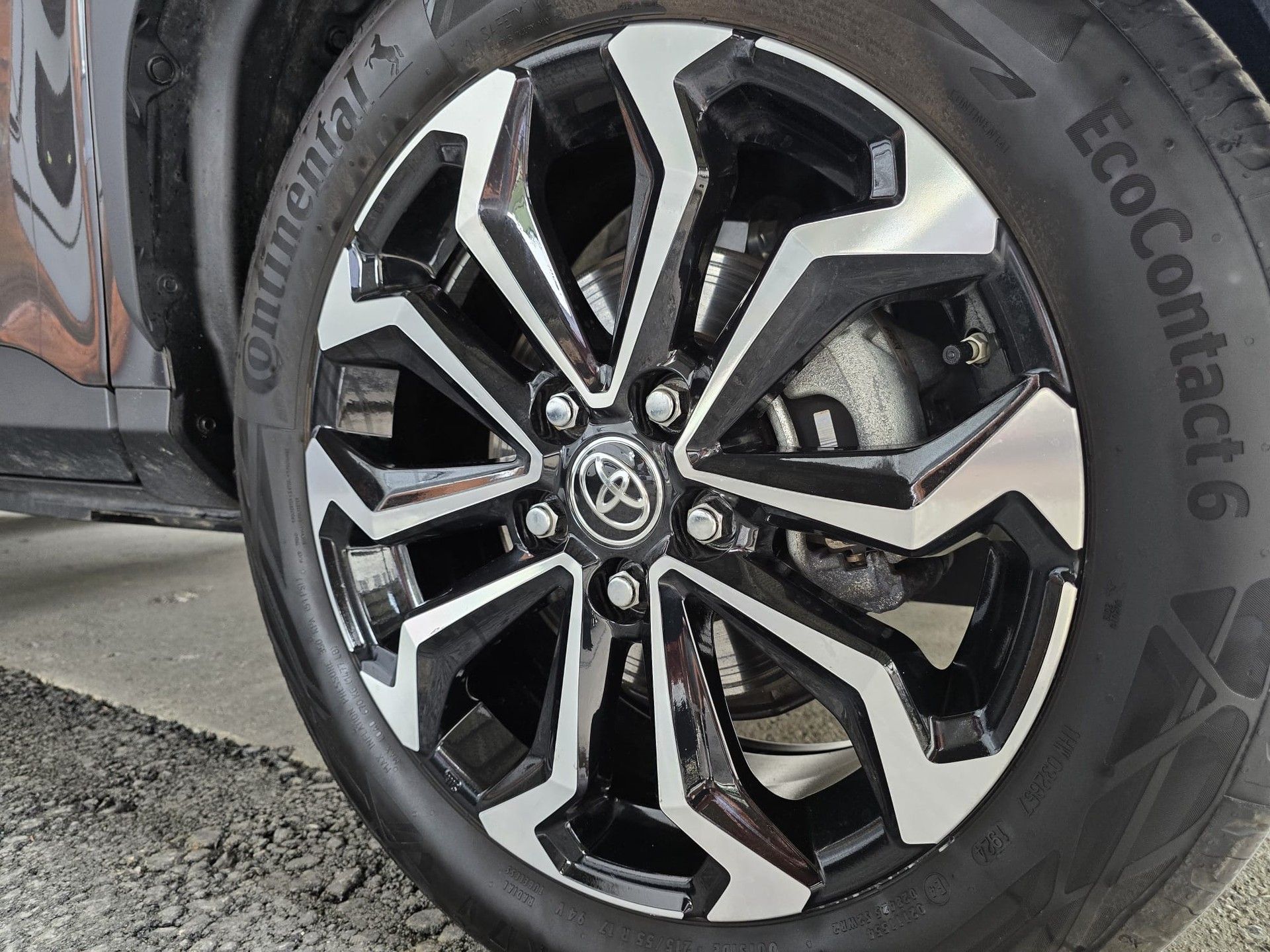 TOYOTA Yaris Cross 1.5 Premium Sondermodell Olympia-image-27