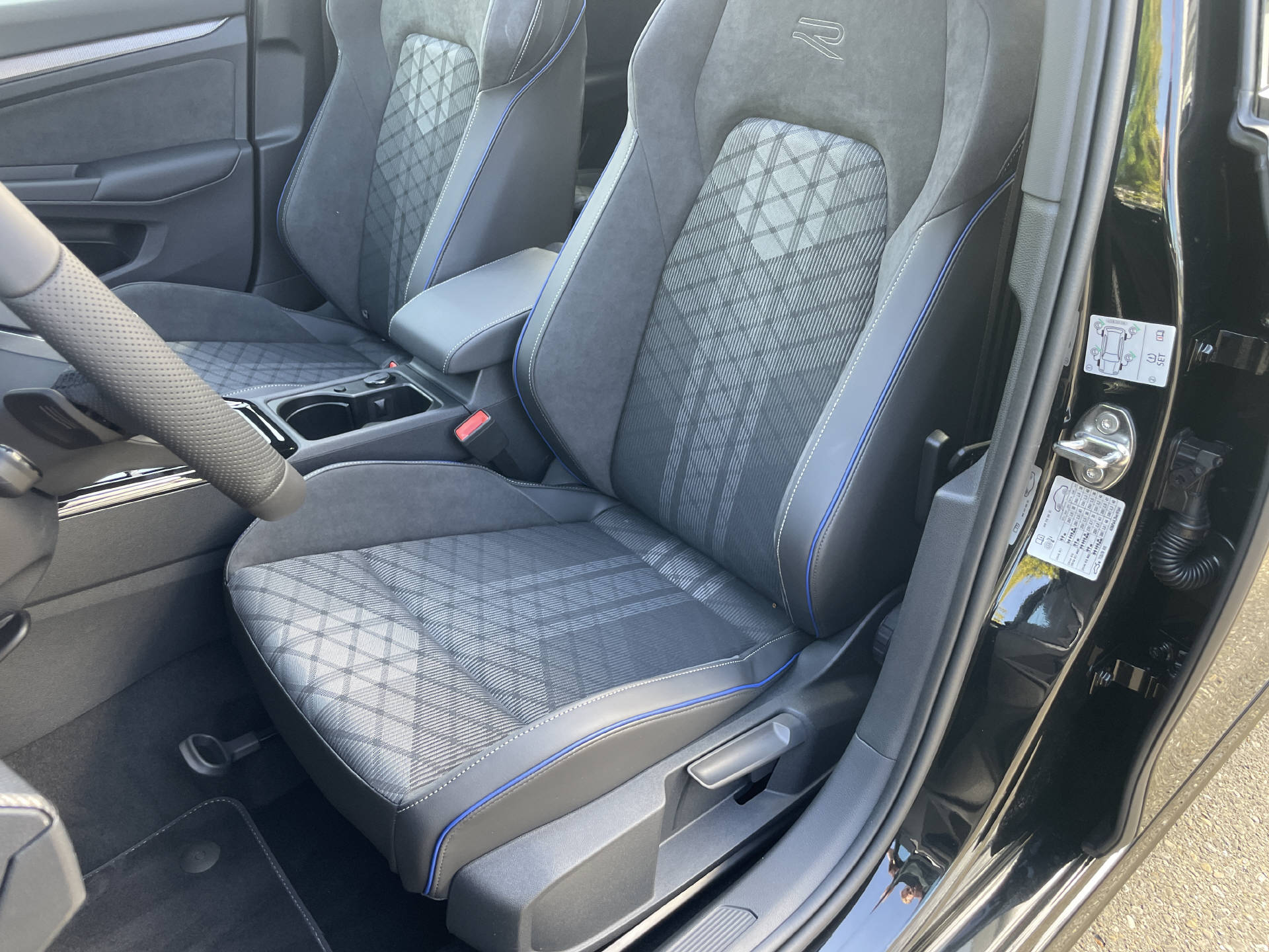 VW Golf VIII Variant 2.0 TSI R-Line DSG 4motion-image-8