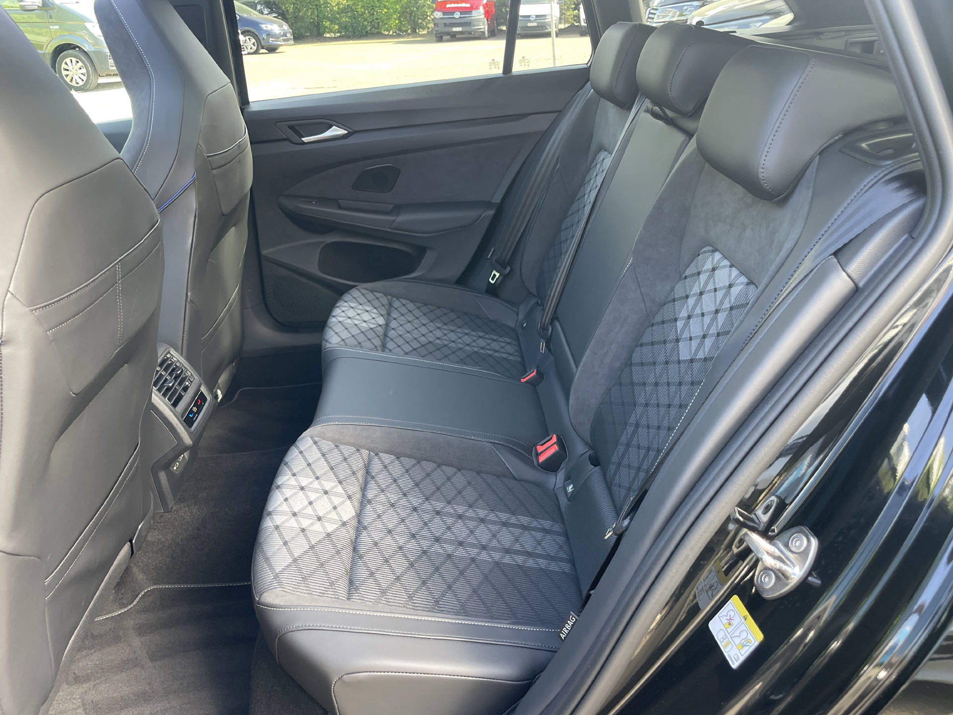 VW Golf VIII Variant 2.0 TSI R-Line DSG 4motion-image-9