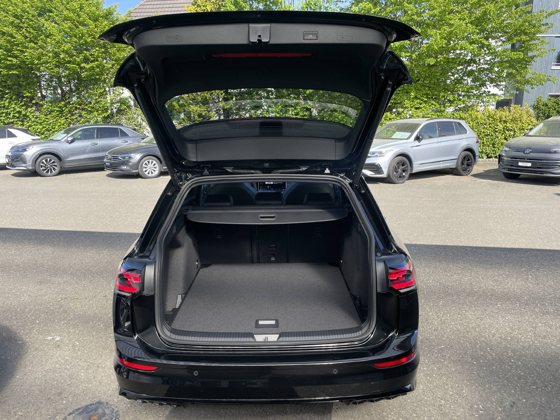 VW Golf VIII Variant 2.0 TSI R-Line DSG 4motion-image-5