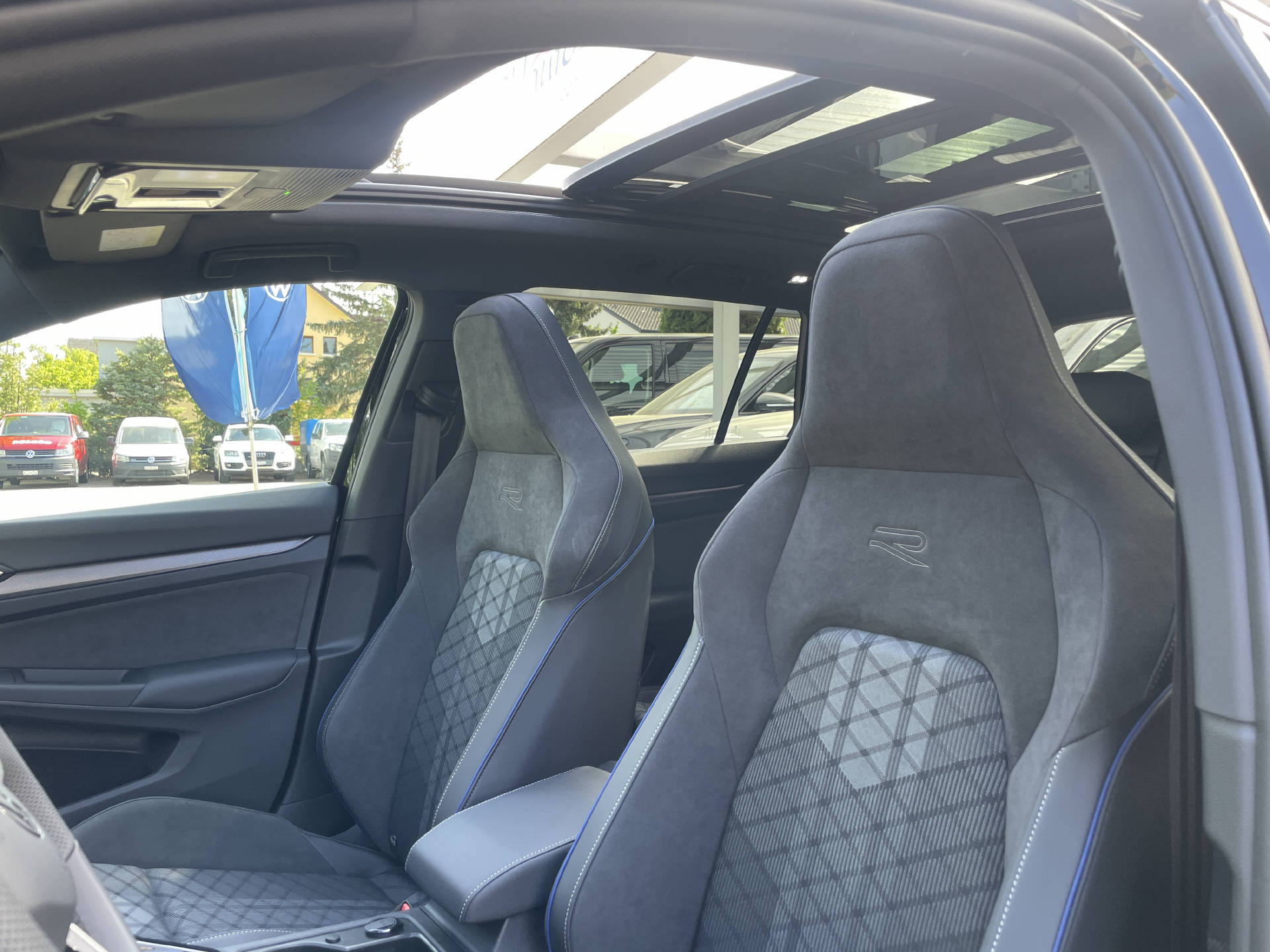VW Golf VIII Variant 2.0 TSI R-Line DSG 4motion-image-7