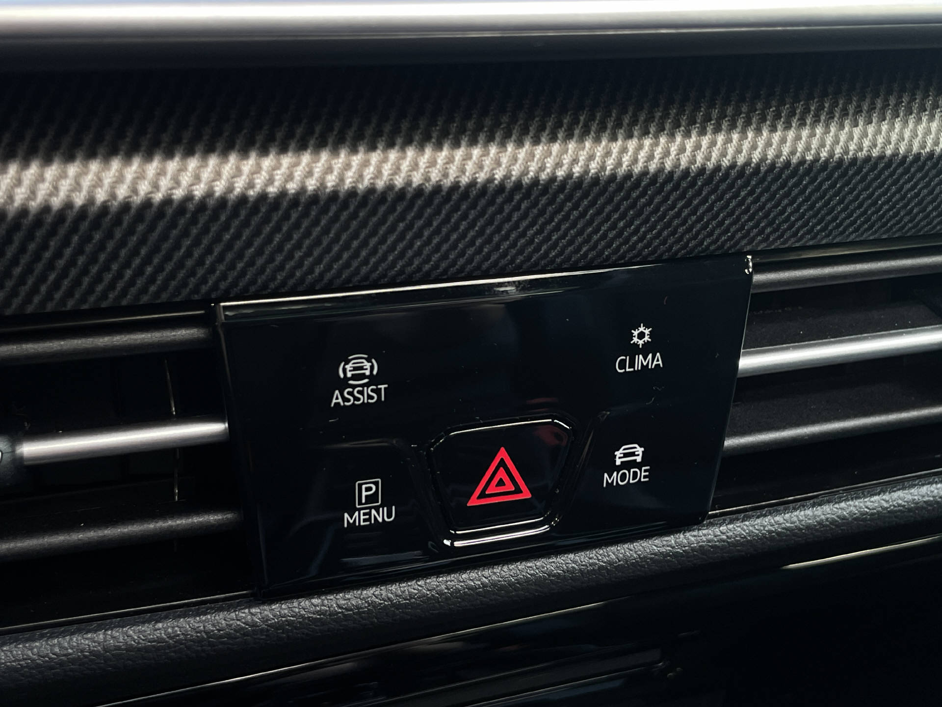 VW Golf VIII Variant 2.0 TSI R-Line DSG 4motion-image-17