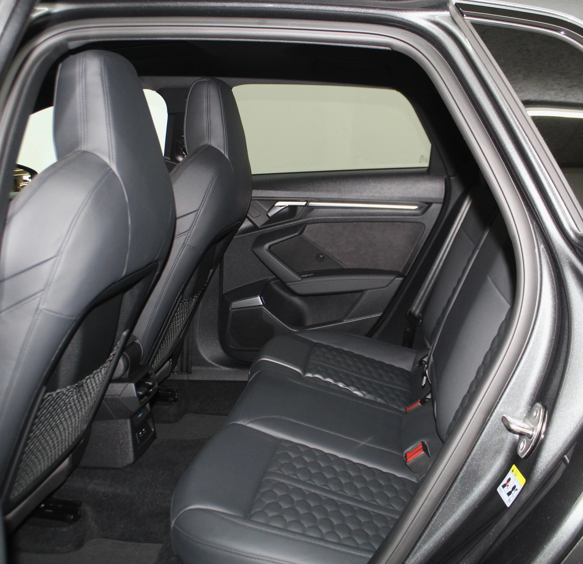 AUDI RS3 Sportback 2.5 TSI quattro S-tronic ABT Edition 460PS / CH-Fahrzeug-image-11
