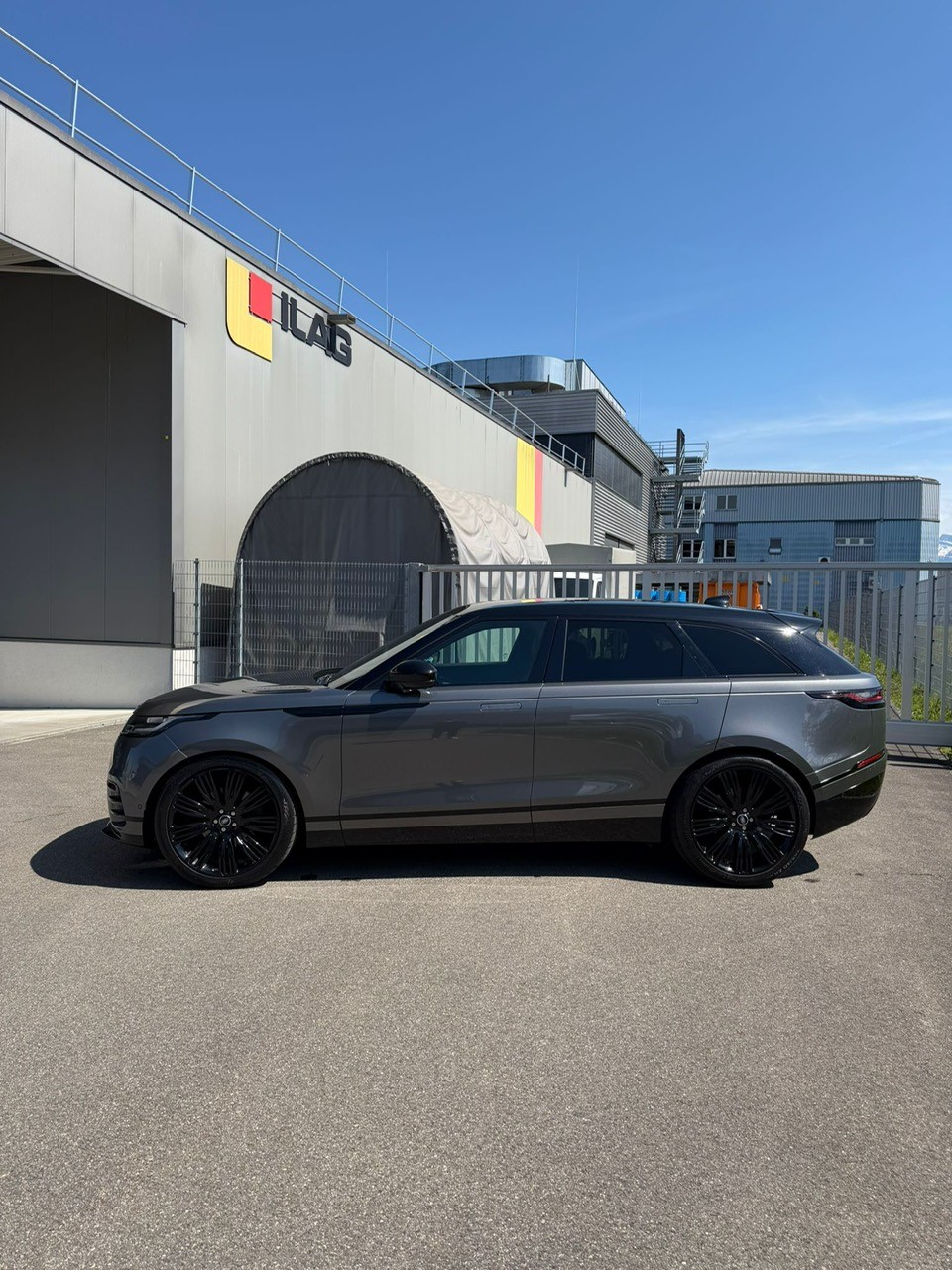 LAND ROVER Velar R-Dynamic D300 SE-showroom-element-2