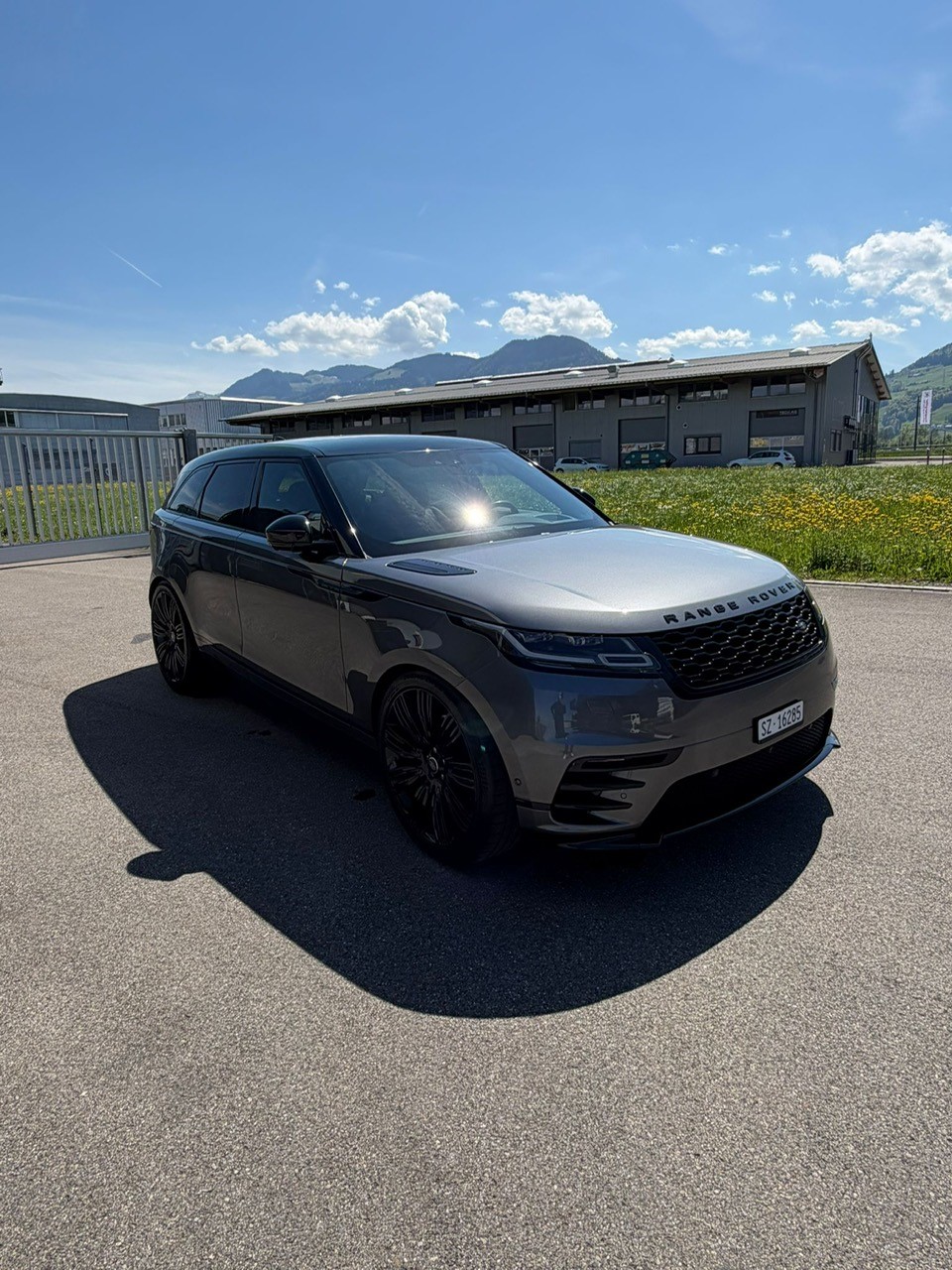 LAND ROVER Velar R-Dynamic D300 SE-showroom-element-1