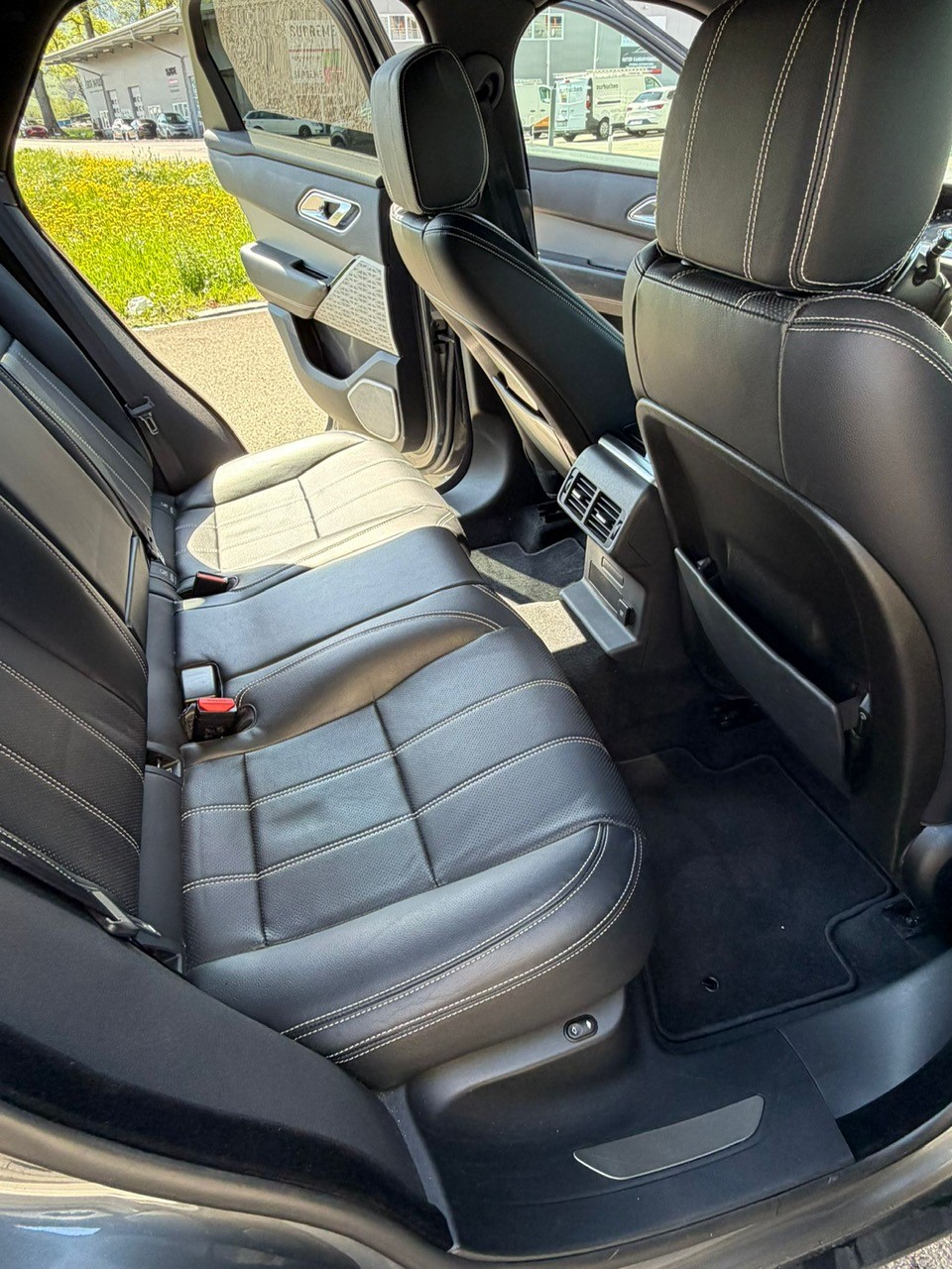 LAND ROVER Velar R-Dynamic D300 SE-image-8