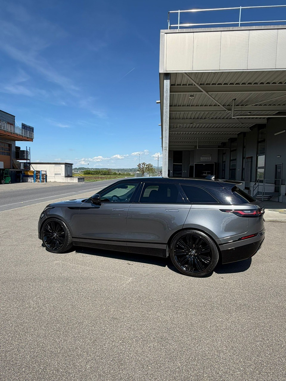 LAND ROVER Velar R-Dynamic D300 SE-showroom-element-3