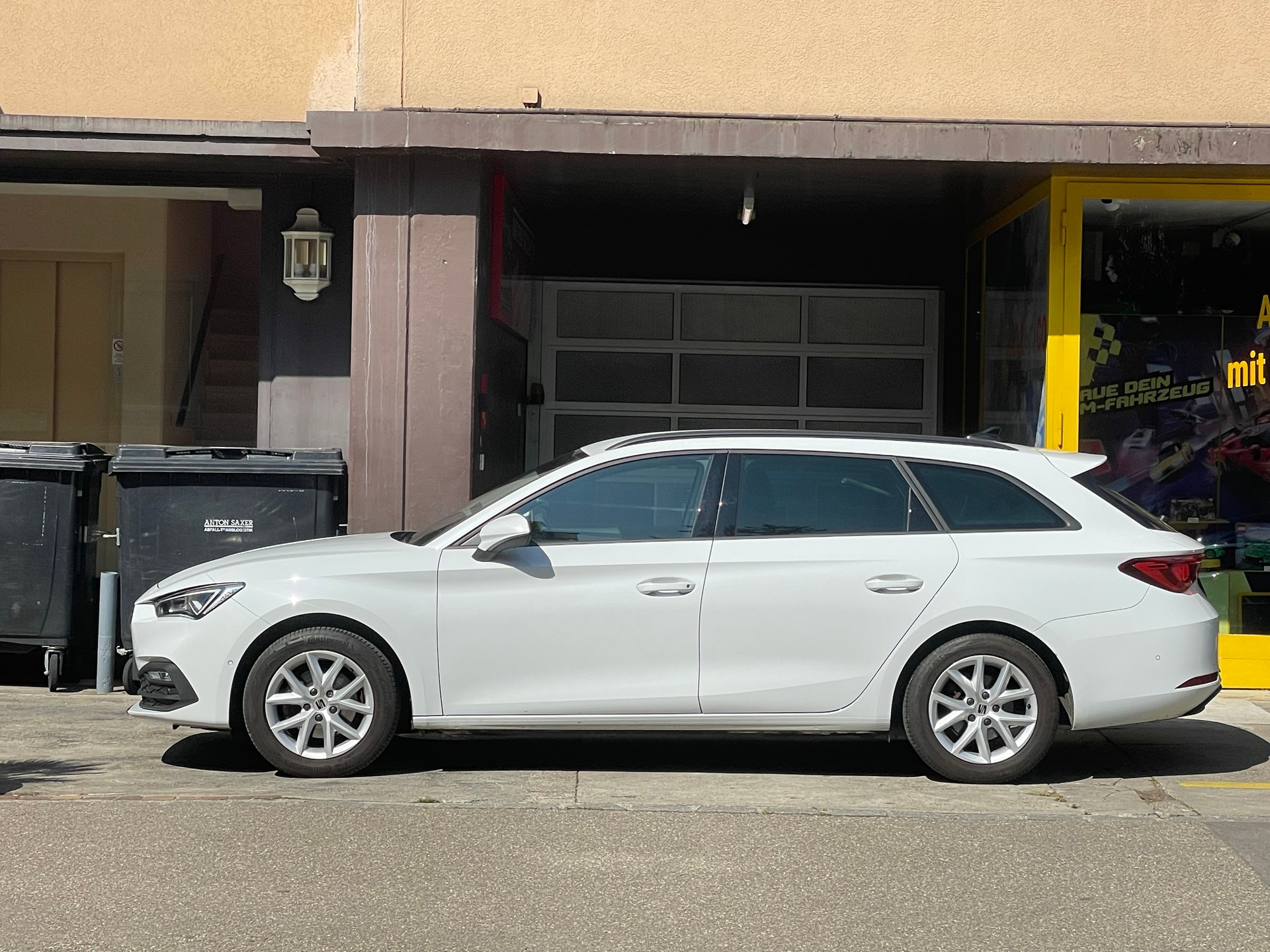 SEAT Leon ST 1.5 eTSI mHEV DSG Hola FR-showroom-element-1