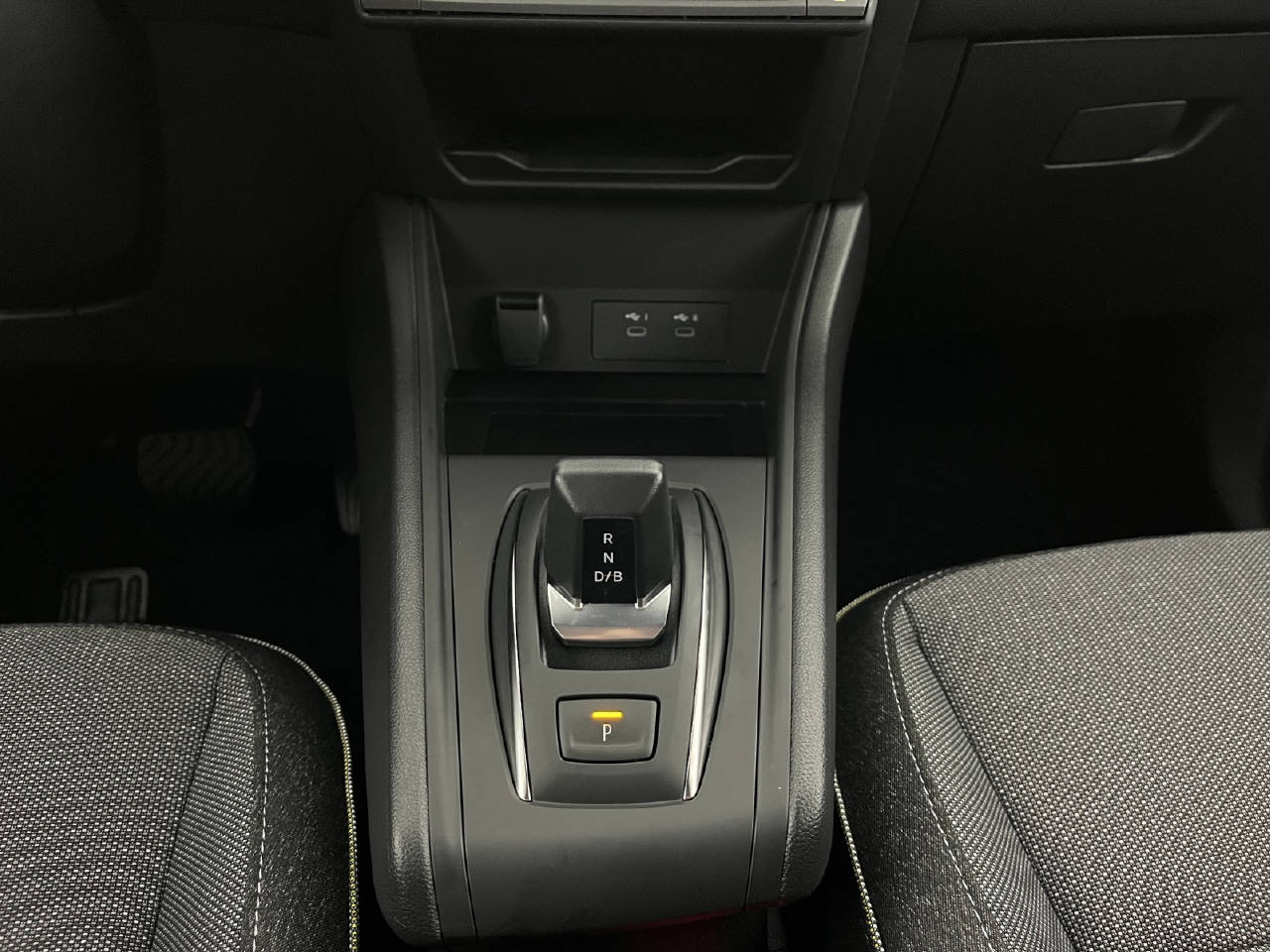 RENAULT Captur 1.8 E-Tech techno-image-13
