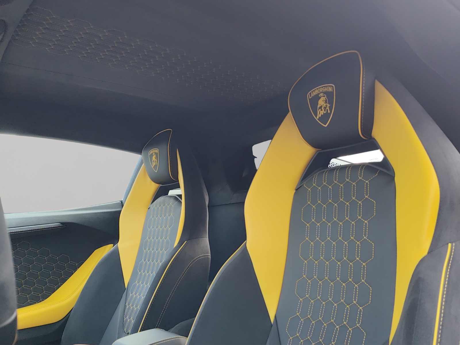 LAMBORGHINI REVUELTO-image-9
