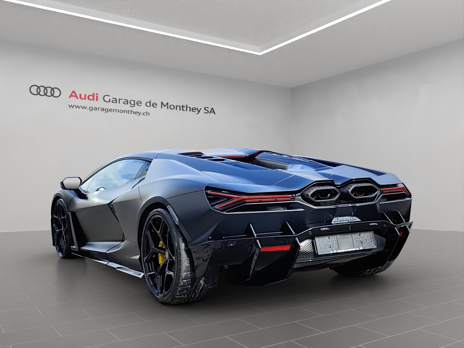LAMBORGHINI REVUELTO-image-1