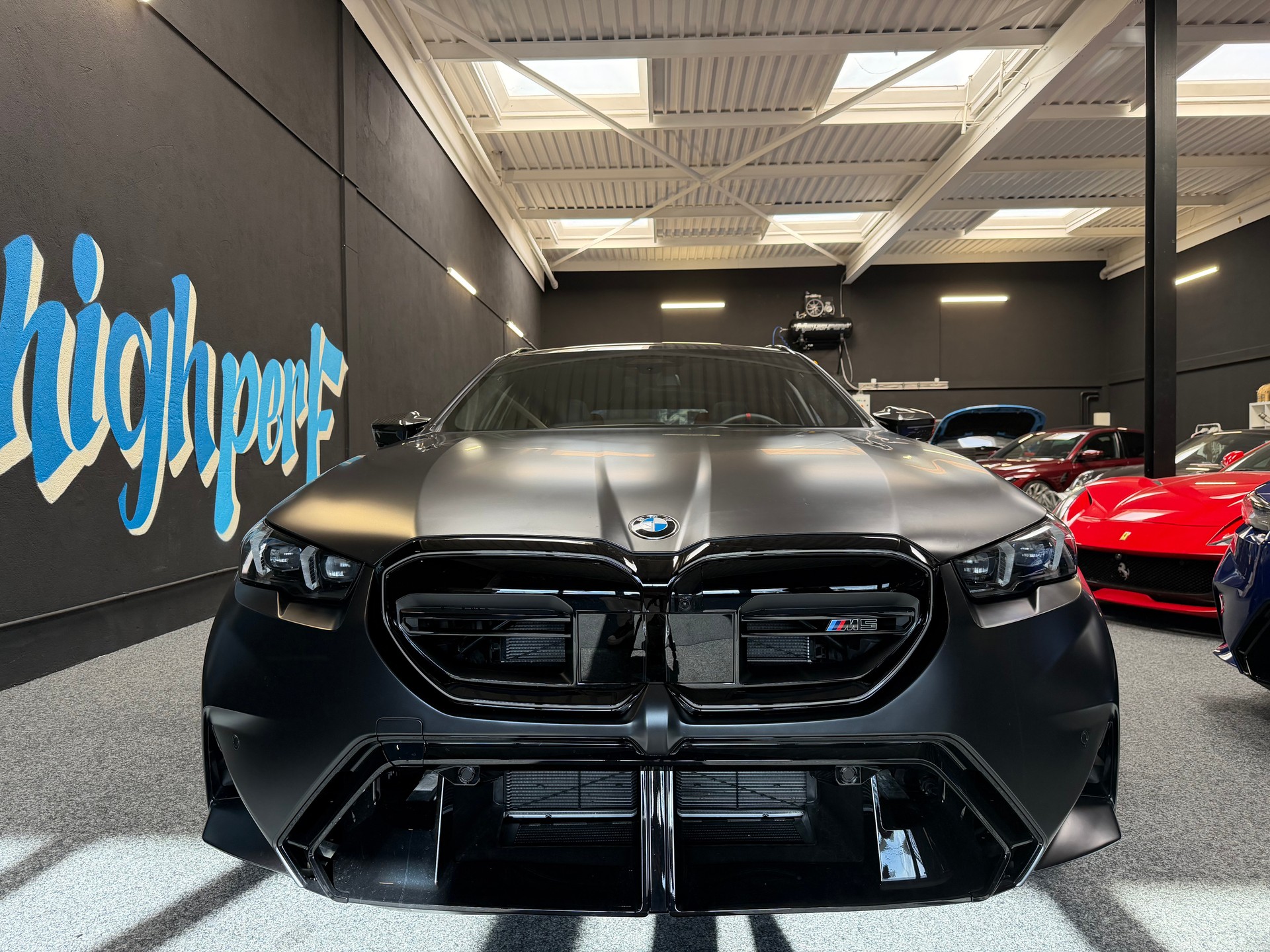 BMW M5 xDrive Touring CH-showroom-element-1