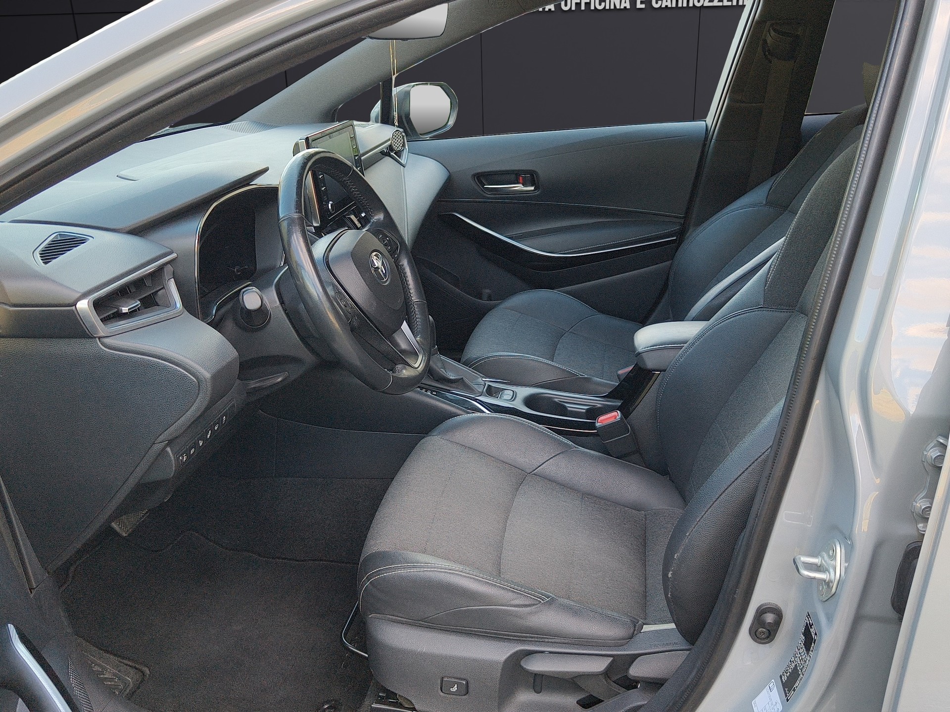 TOYOTA Corolla 1.8 HSD Active e- CVT-image-9