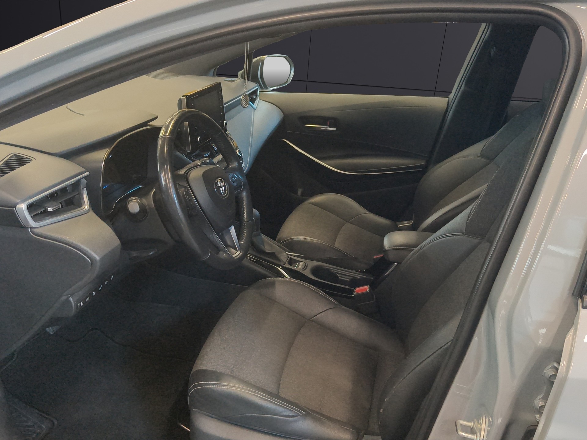 TOYOTA Corolla 1.8 HSD Active e- CVT-image-7