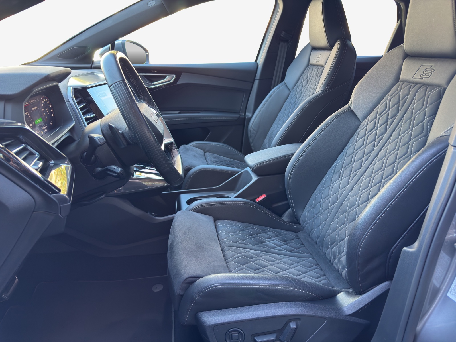 AUDI Q4 e-tron 50 quattro-image-8