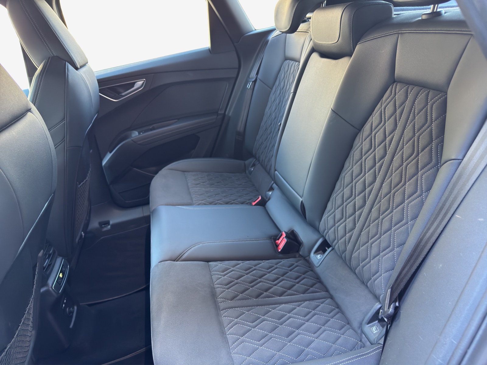 AUDI Q4 e-tron 50 quattro-image-12