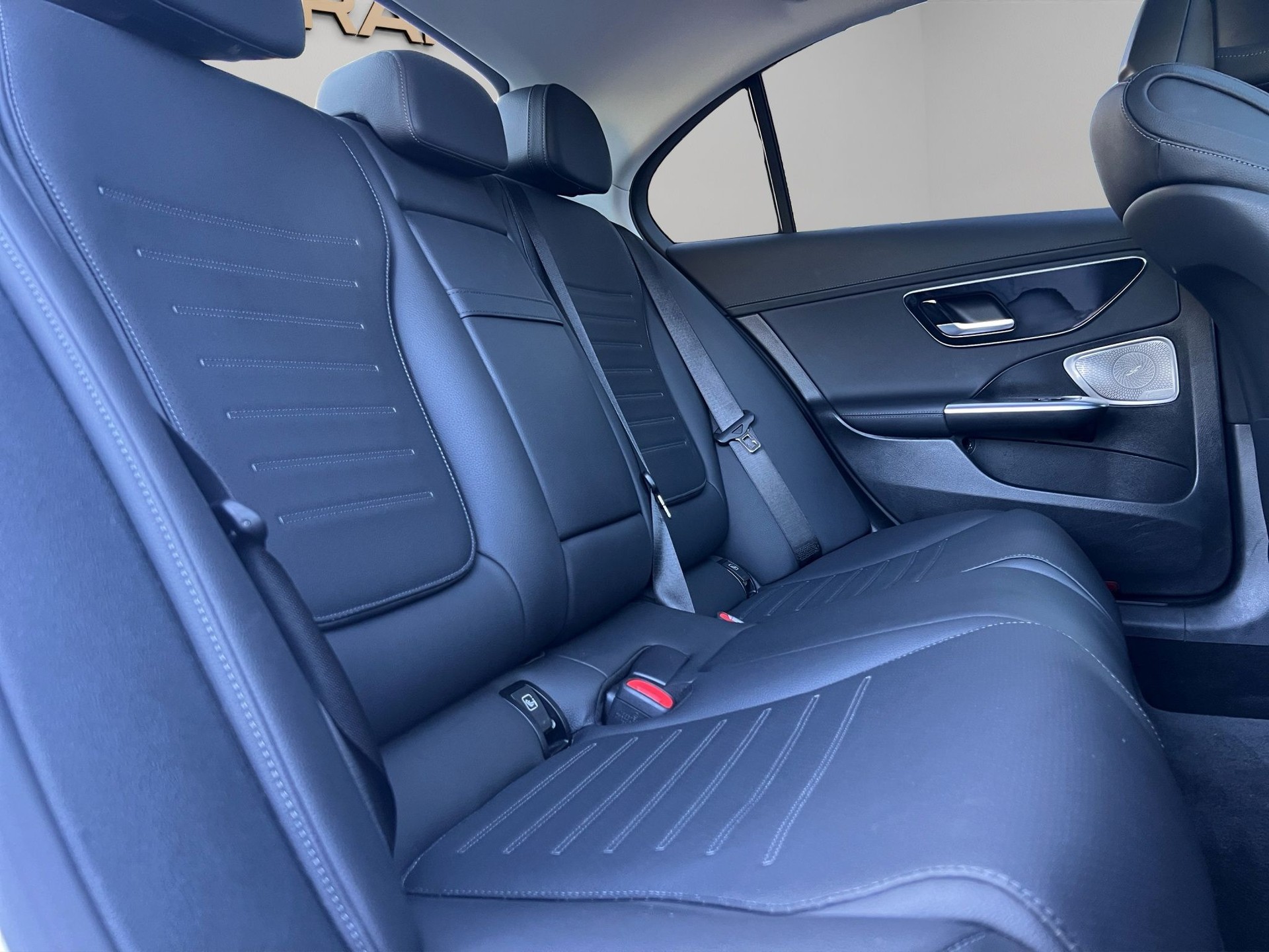 MERCEDES-BENZ C 180 AMG Line-image-22