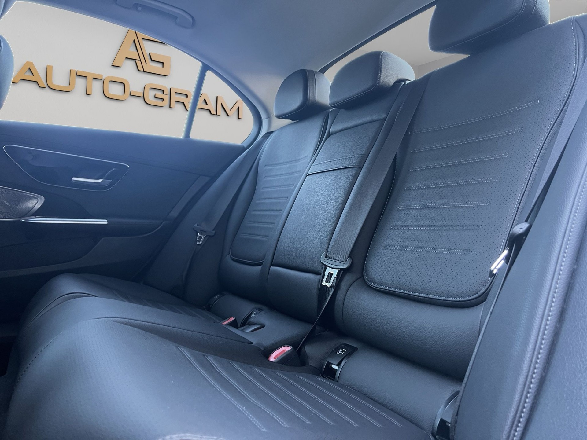 MERCEDES-BENZ C 180 AMG Line-image-21