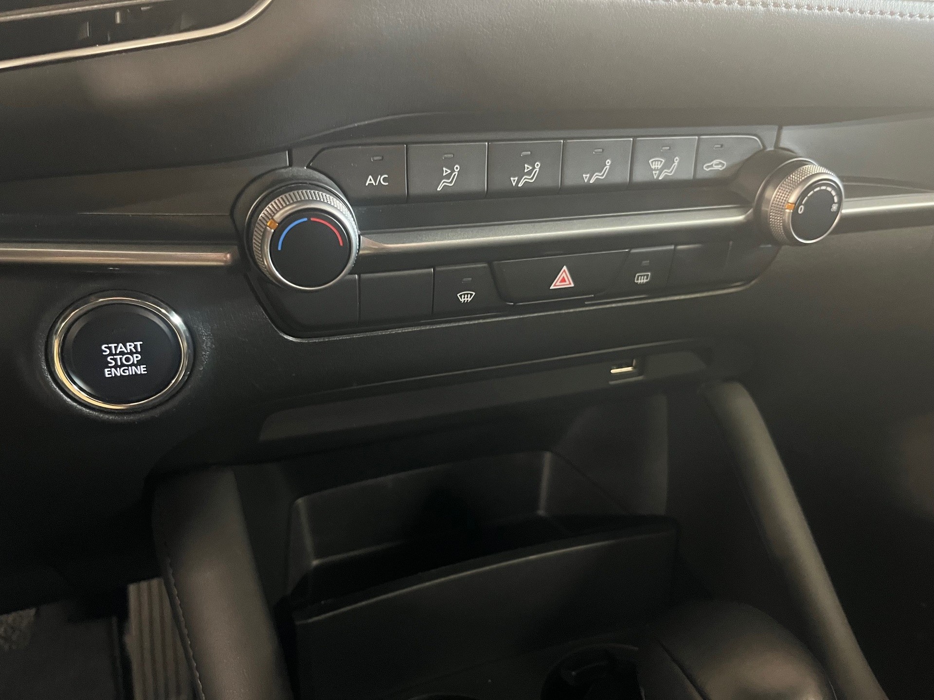 MAZDA 3 Hatchback SKYACTIV-X M Hybrid 180 Ambition AWD Automat-image-11