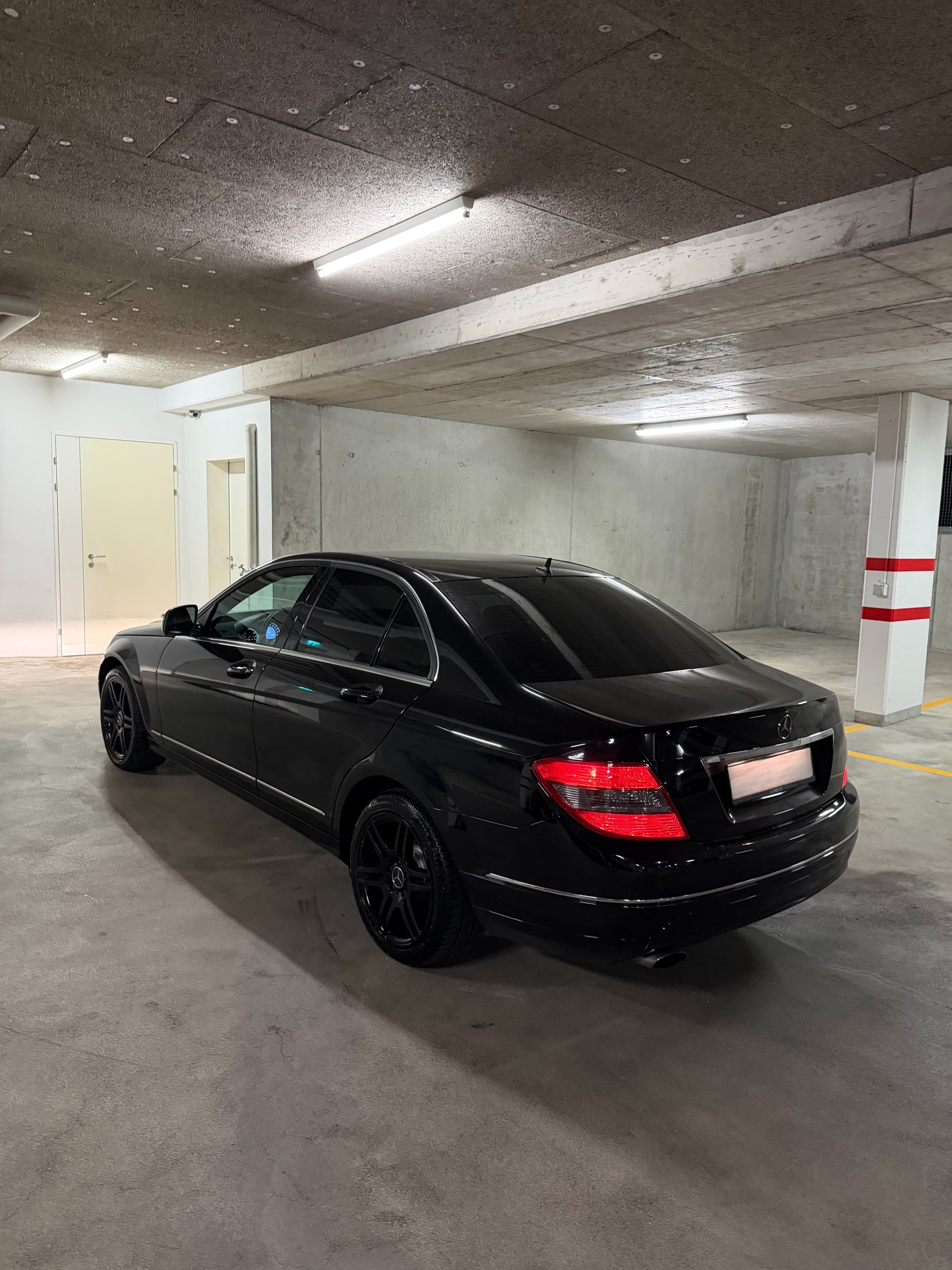 MERCEDES-BENZ Avantgarde-showroom-element-3