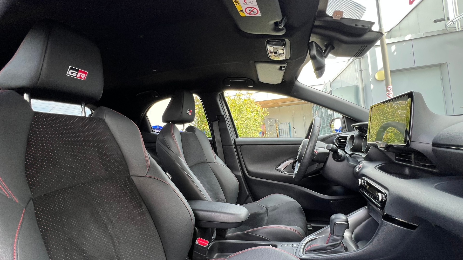 TOYOTA YARIS 1.5 GR SPORT E-CVT l 116 PS-image-25