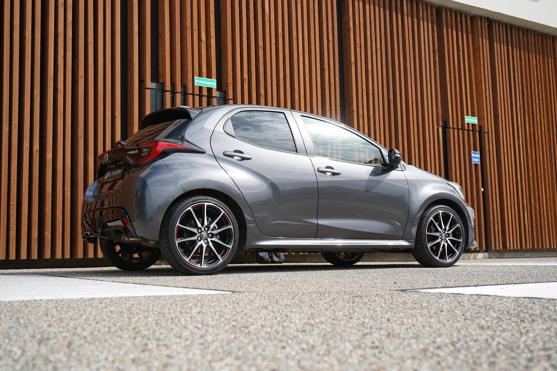 TOYOTA YARIS 1.5 GR SPORT E-CVT l 116 PS-image-9