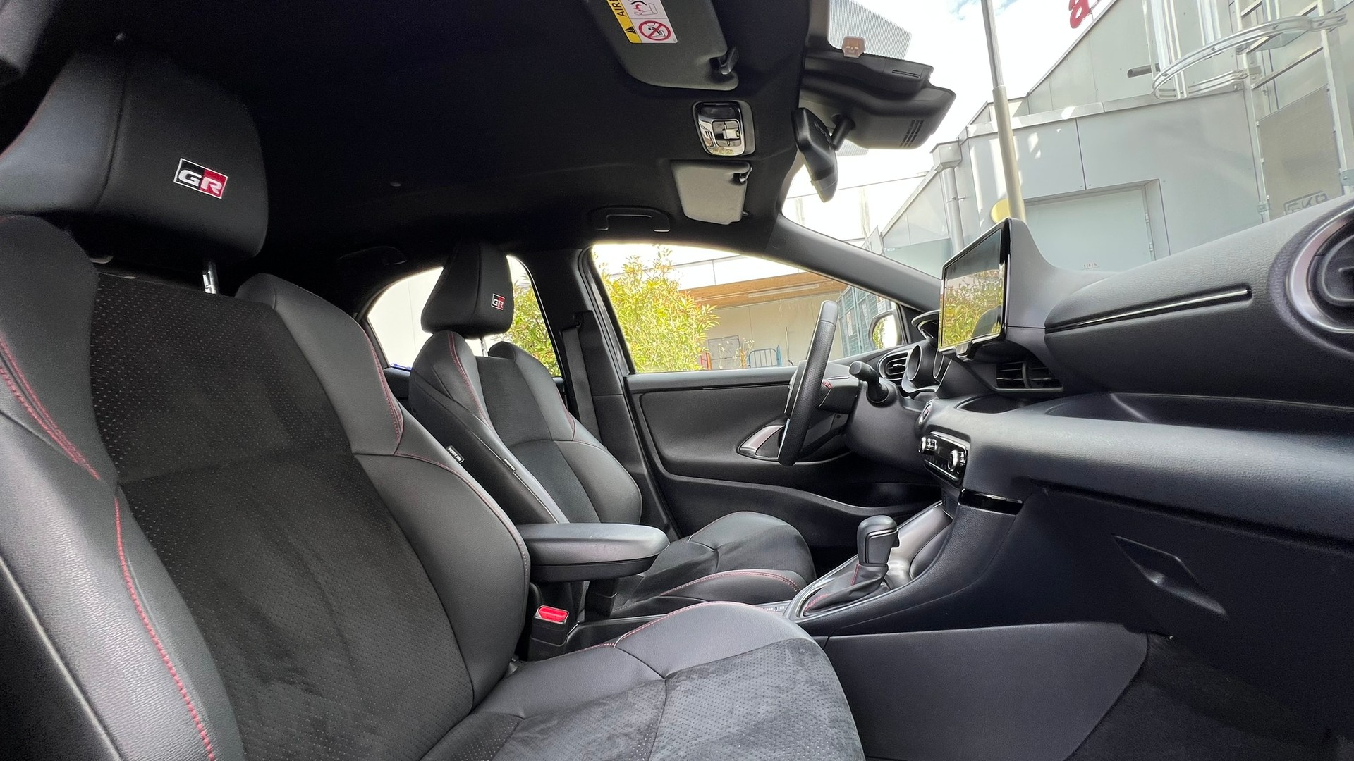 TOYOTA YARIS 1.5 GR SPORT E-CVT l 116 PS-image-23