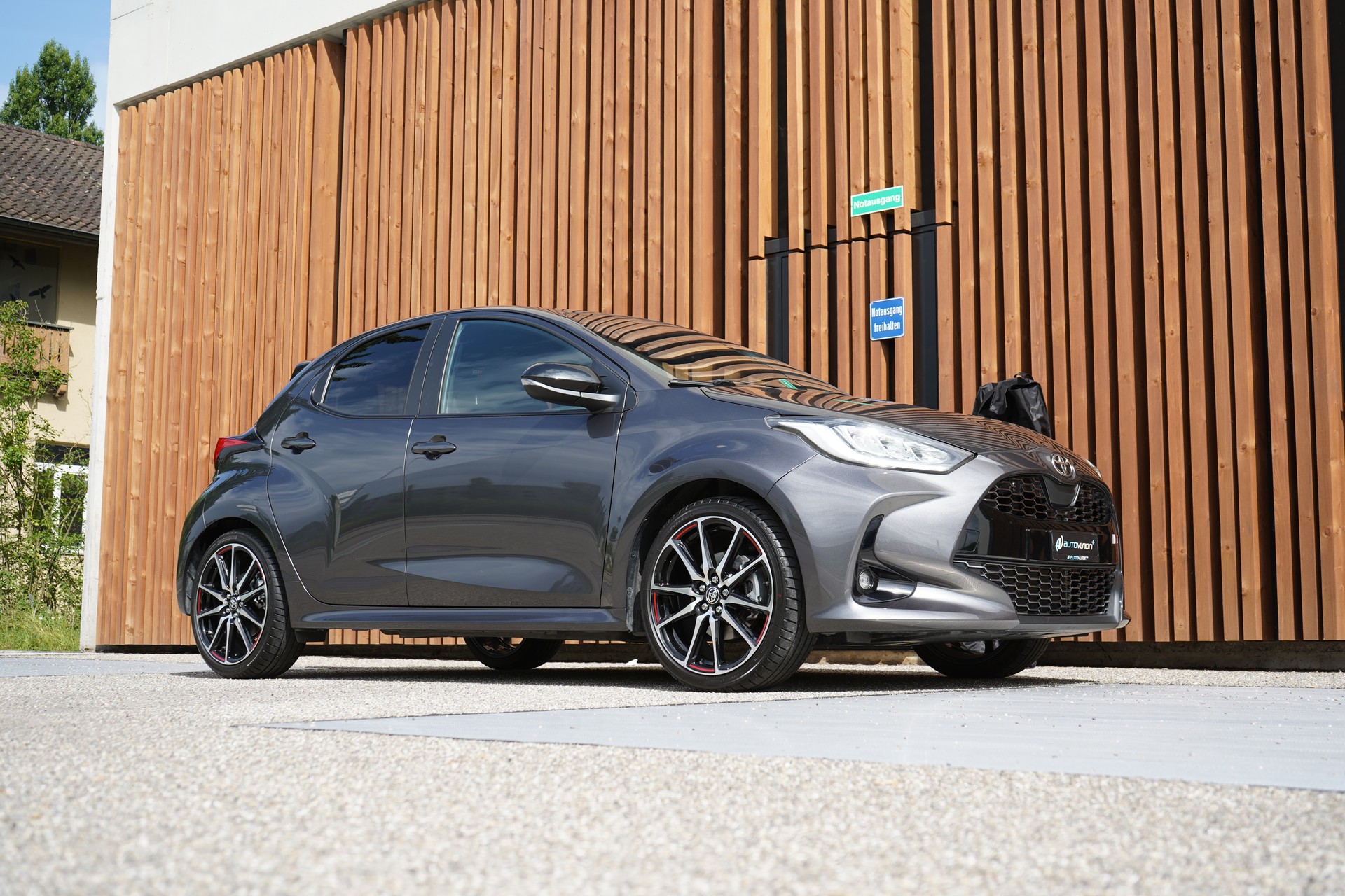 TOYOTA YARIS 1.5 GR SPORT E-CVT l 116 PS-image-12