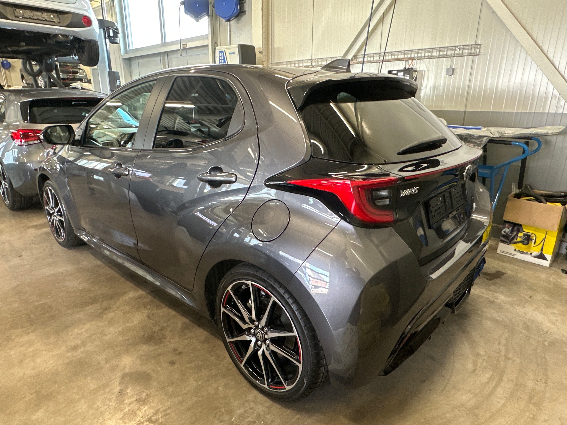 TOYOTA YARIS 1.5 GR SPORT E-CVT l 116 PS-image-2